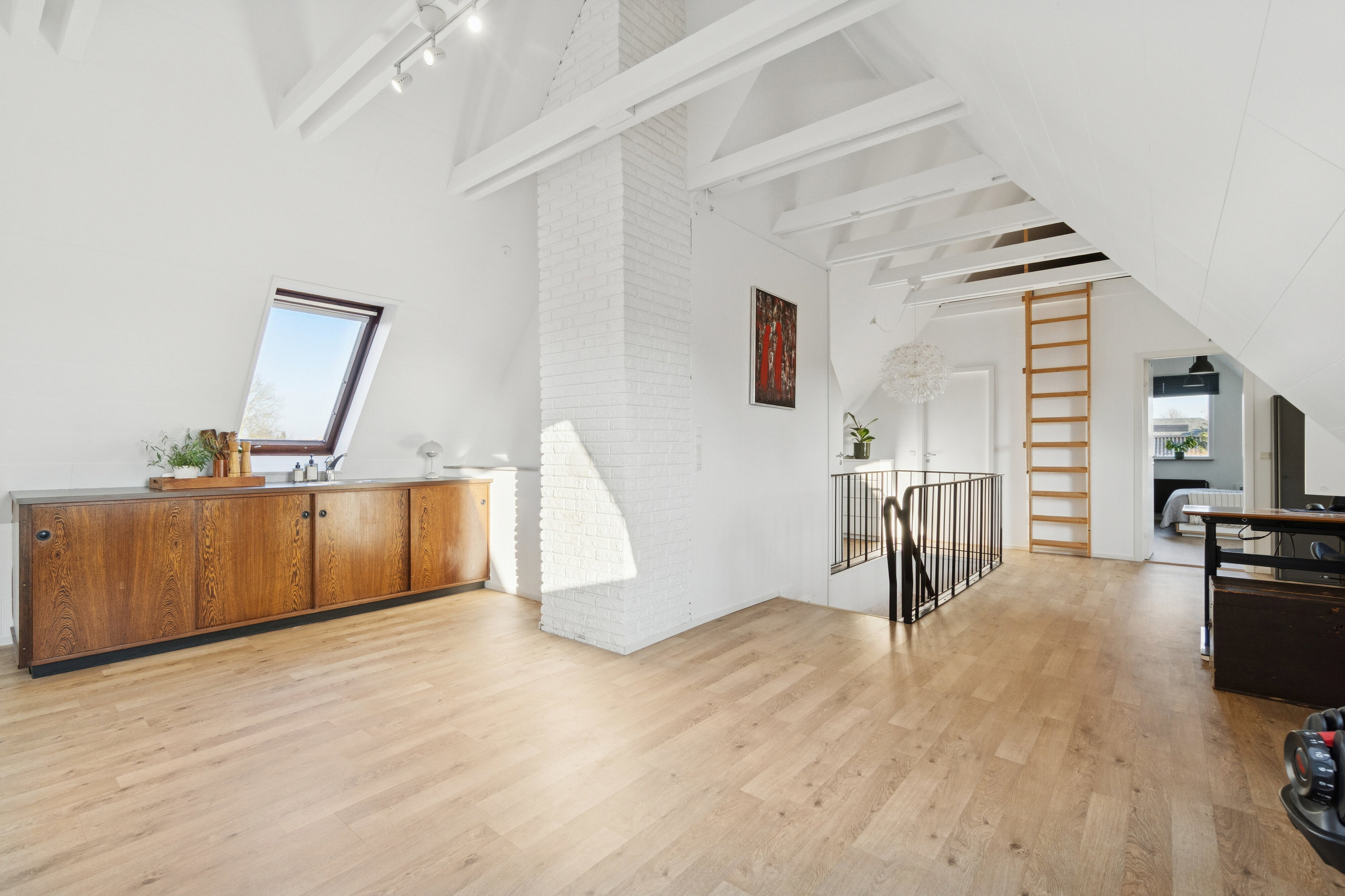 Fremhævet indendørs billede i fuldskærmstilstand. Billede af Priamos Alle 5, 2650 Hvidovre