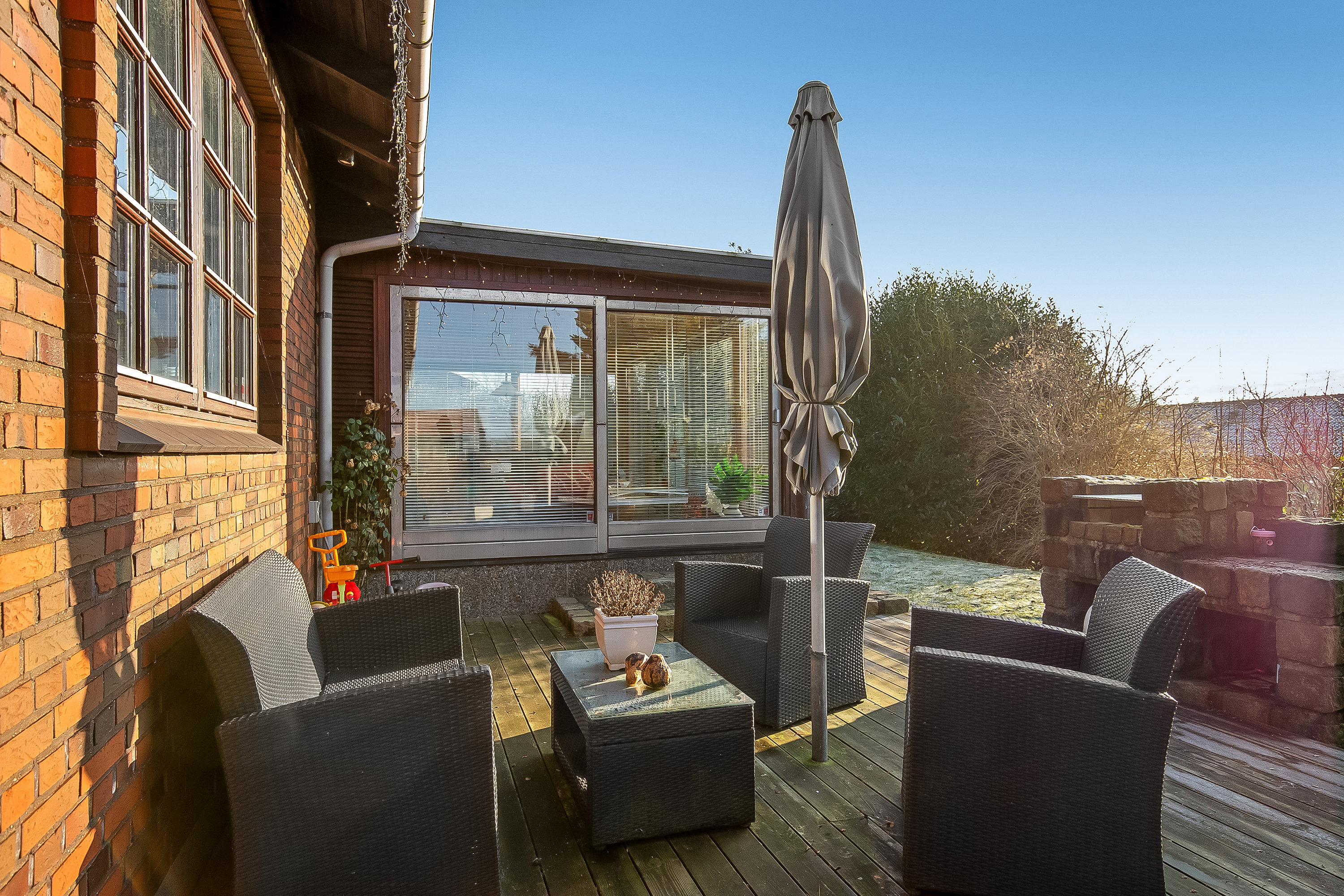 Fremhævet terrasse billede i fuldskærmstilstand. Billede af Elbækvej 39, Elbæk, 7080 Børkop