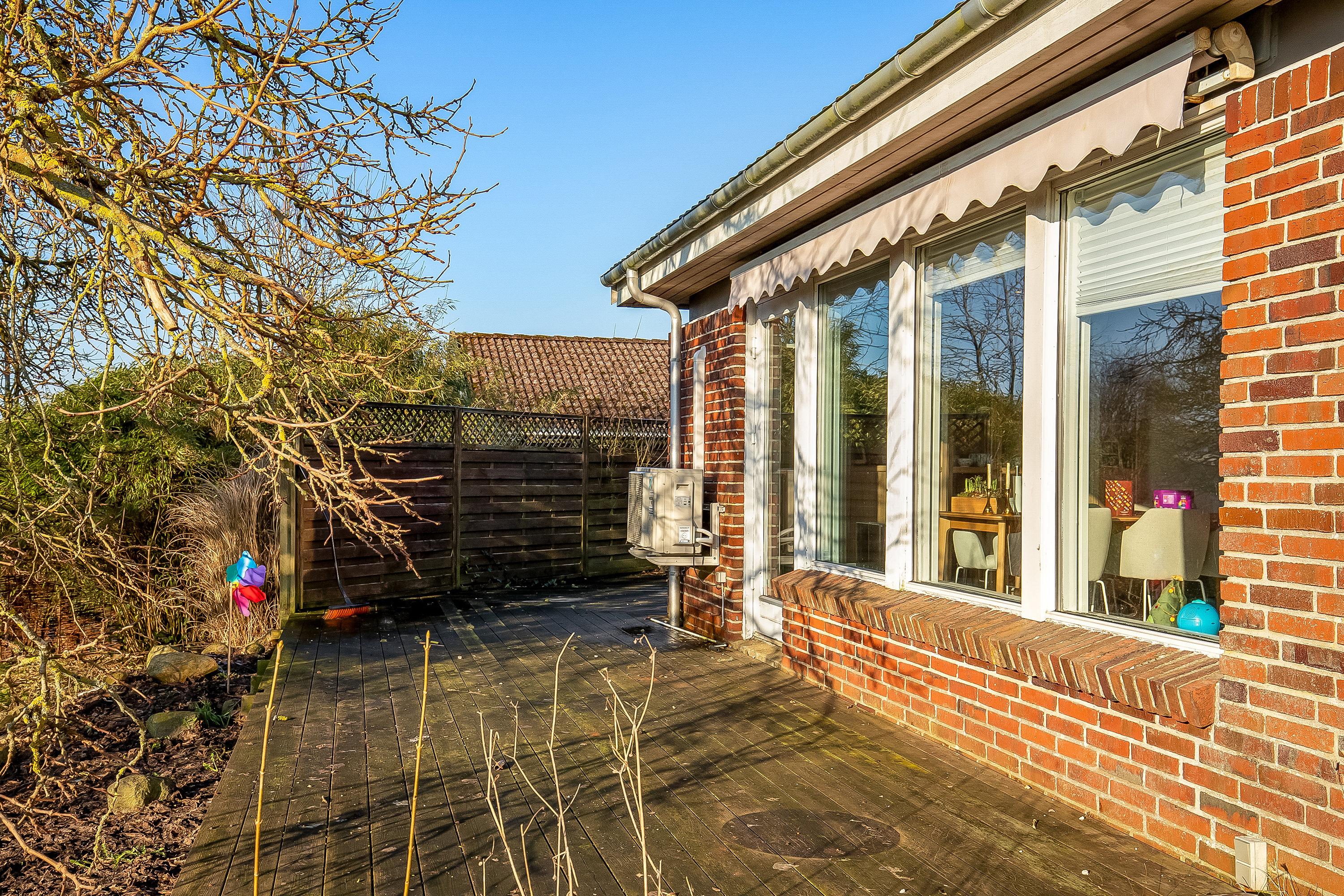 Fremhævet terrasse billede i fuldskærmstilstand. Billede af Bjerrevænget 16, Brejning, 7080 Børkop