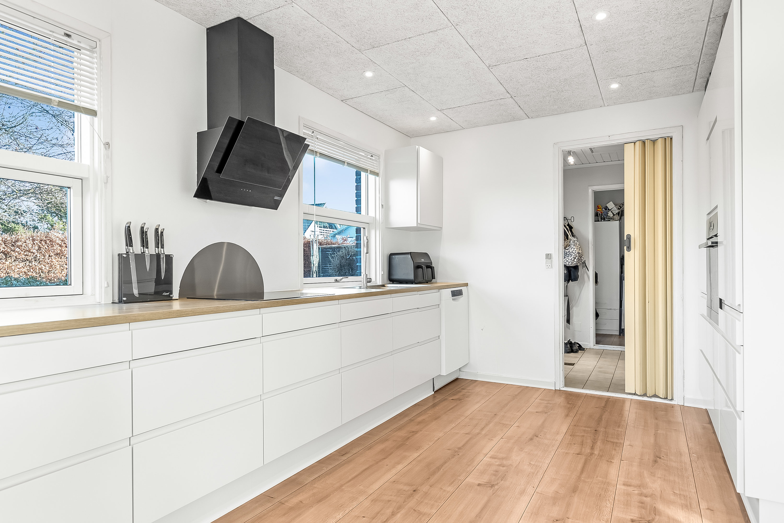 Fremhævet køkken billede i fuldskærmstilstand. Billede af Bjerrevænget 16, Brejning, 7080 Børkop