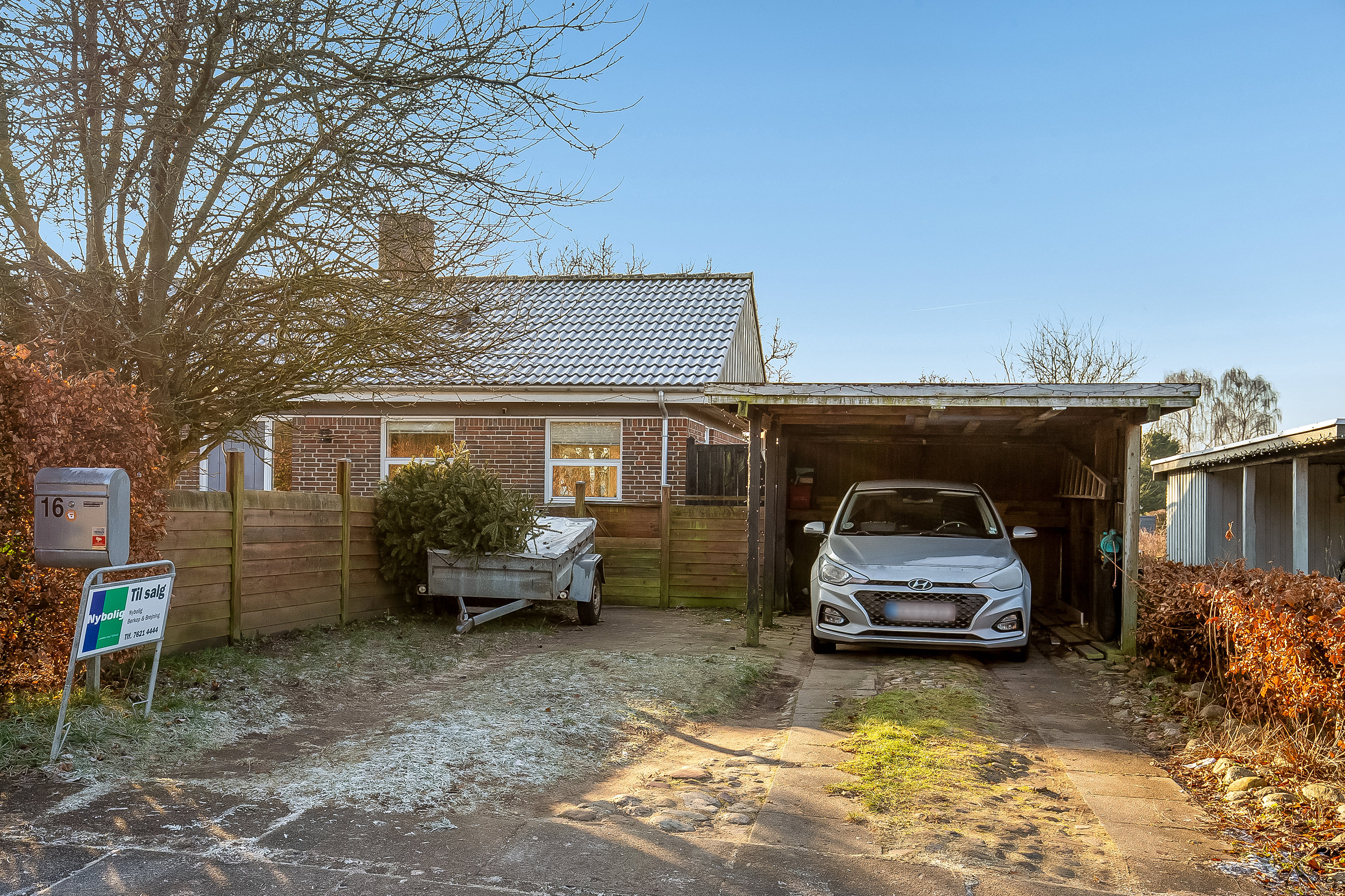 Fremhævet carport billede i fuldskærmstilstand. Billede af Bjerrevænget 16, Brejning, 7080 Børkop