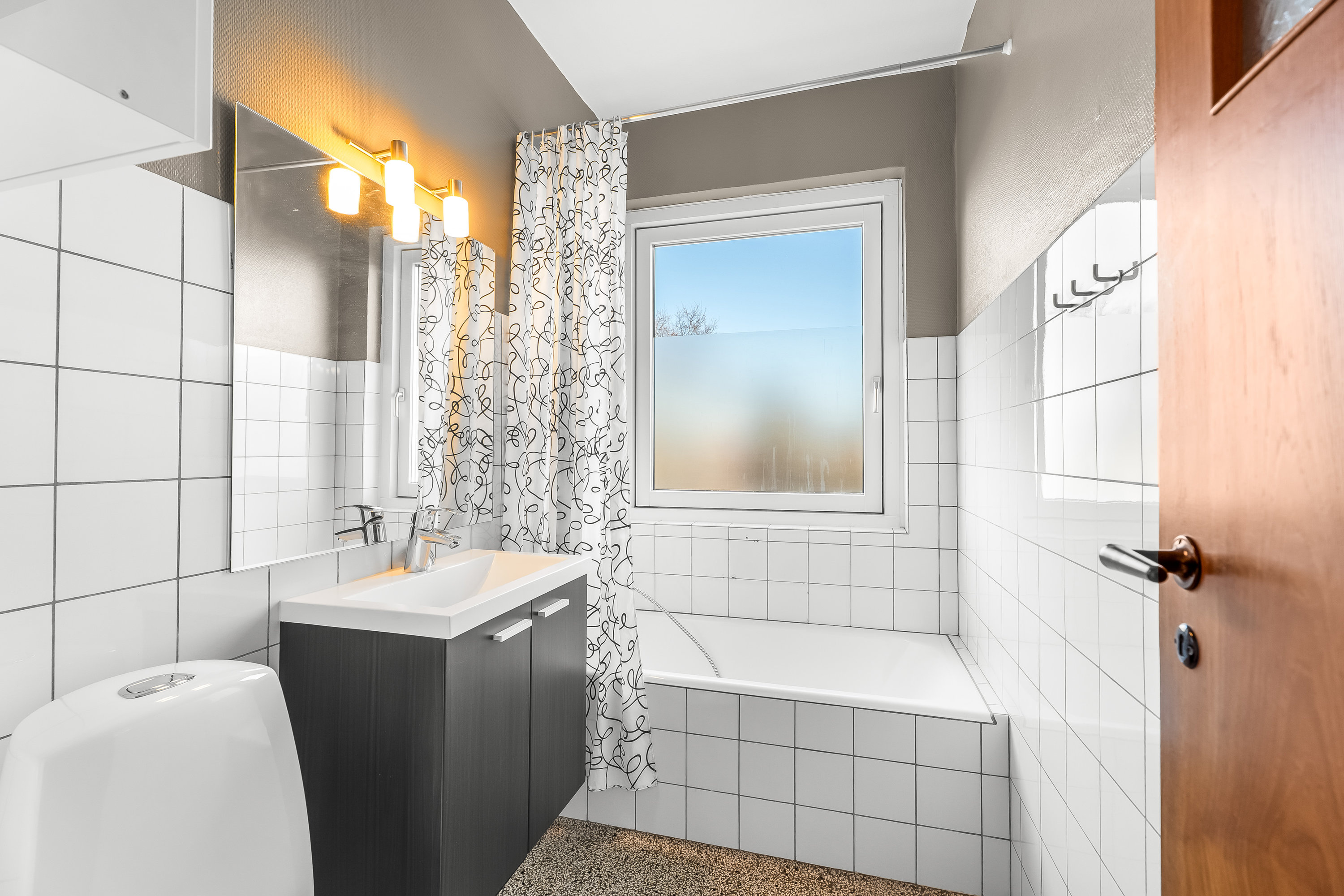 Fremhævet badeværelse billede i fuldskærmstilstand. Billede af Sønderparken 4, 1. tv., 4930 Maribo