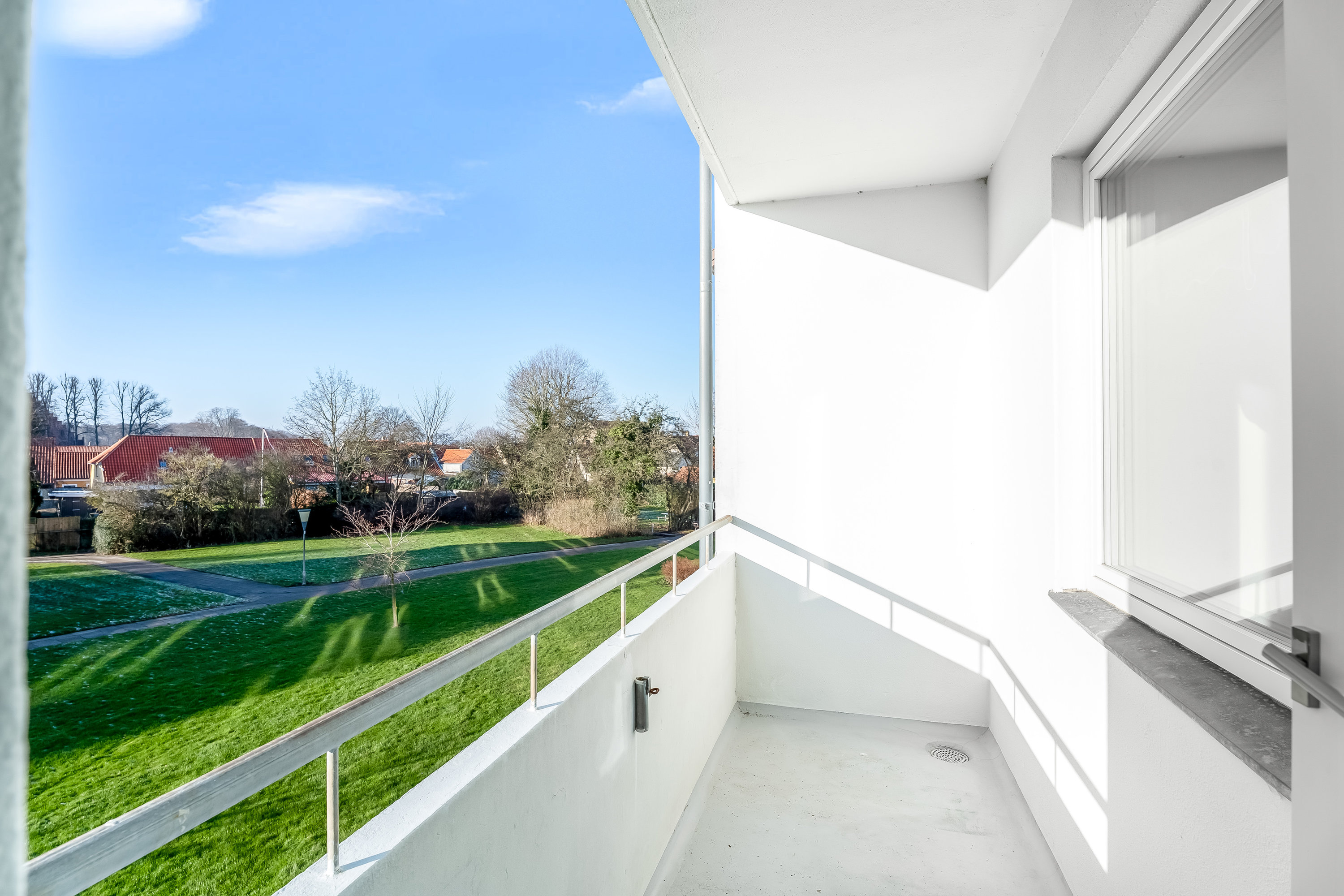 Fremhævet altan billede i fuldskærmstilstand. Billede af Sønderparken 4, 1. tv., 4930 Maribo