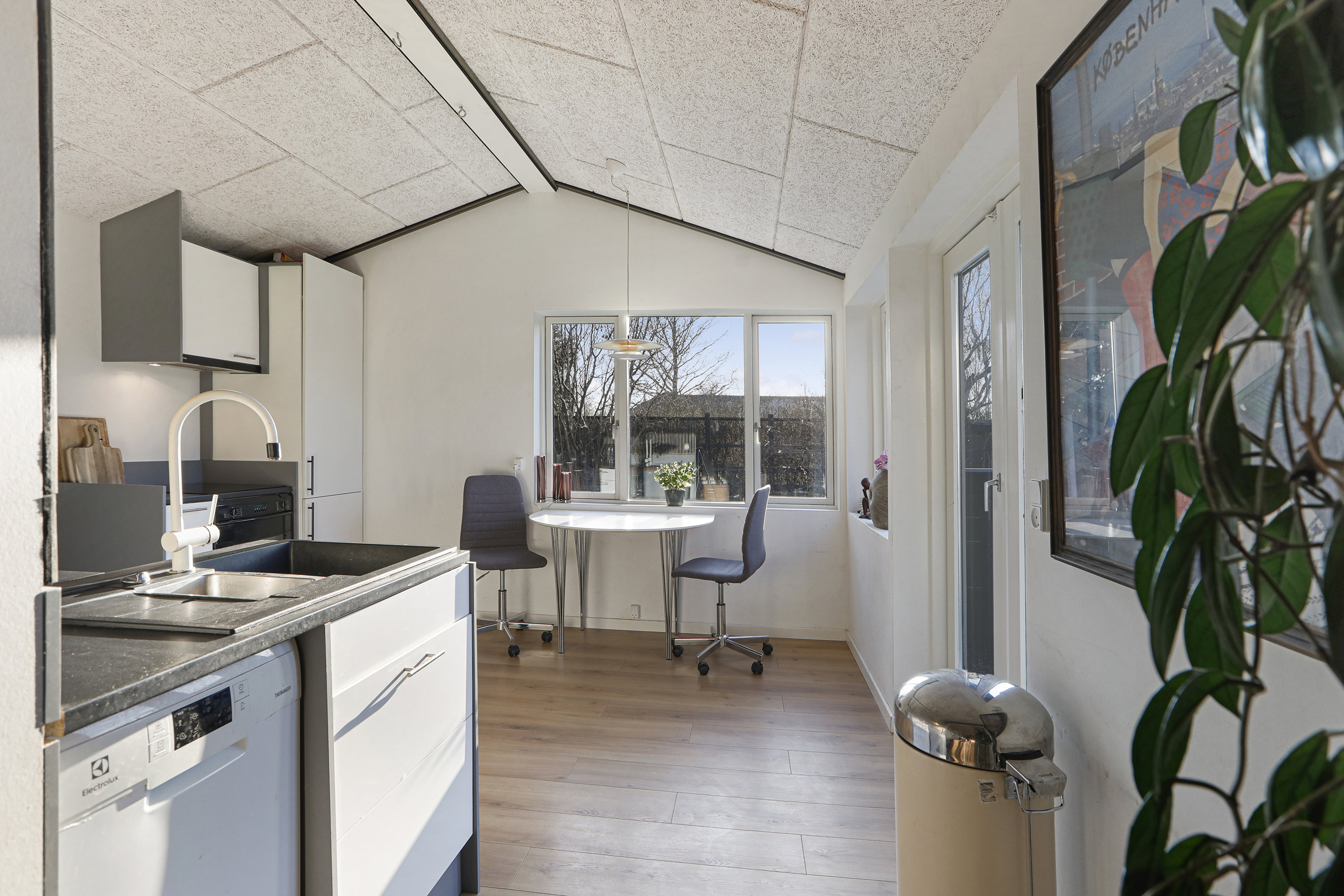 Fremhævet køkken-alrum billede i fuldskærmstilstand. Billede af Asynjevej 47, 2740 Skovlunde