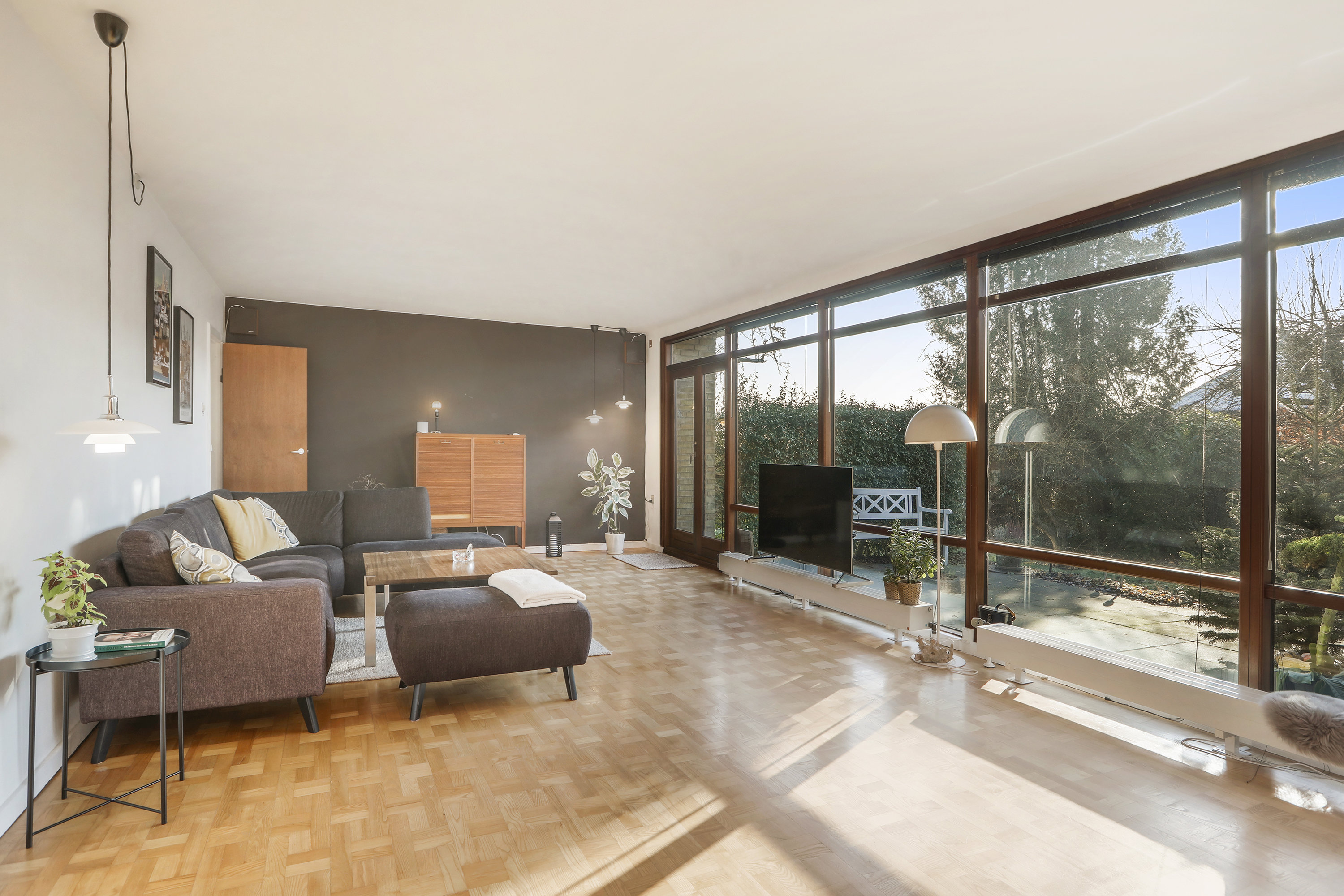 Fremhævet stue billede i fuldskærmstilstand. Billede af Gl.Skovlundevej 64, 2740 Skovlunde