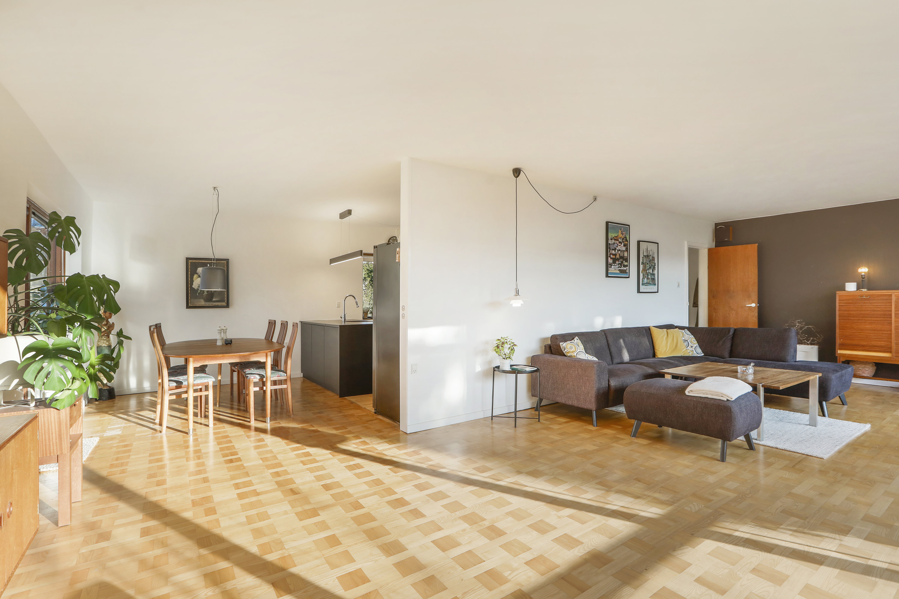 Fremhævet stue billede i fuldskærmstilstand. Billede af Gl.Skovlundevej 64, 2740 Skovlunde