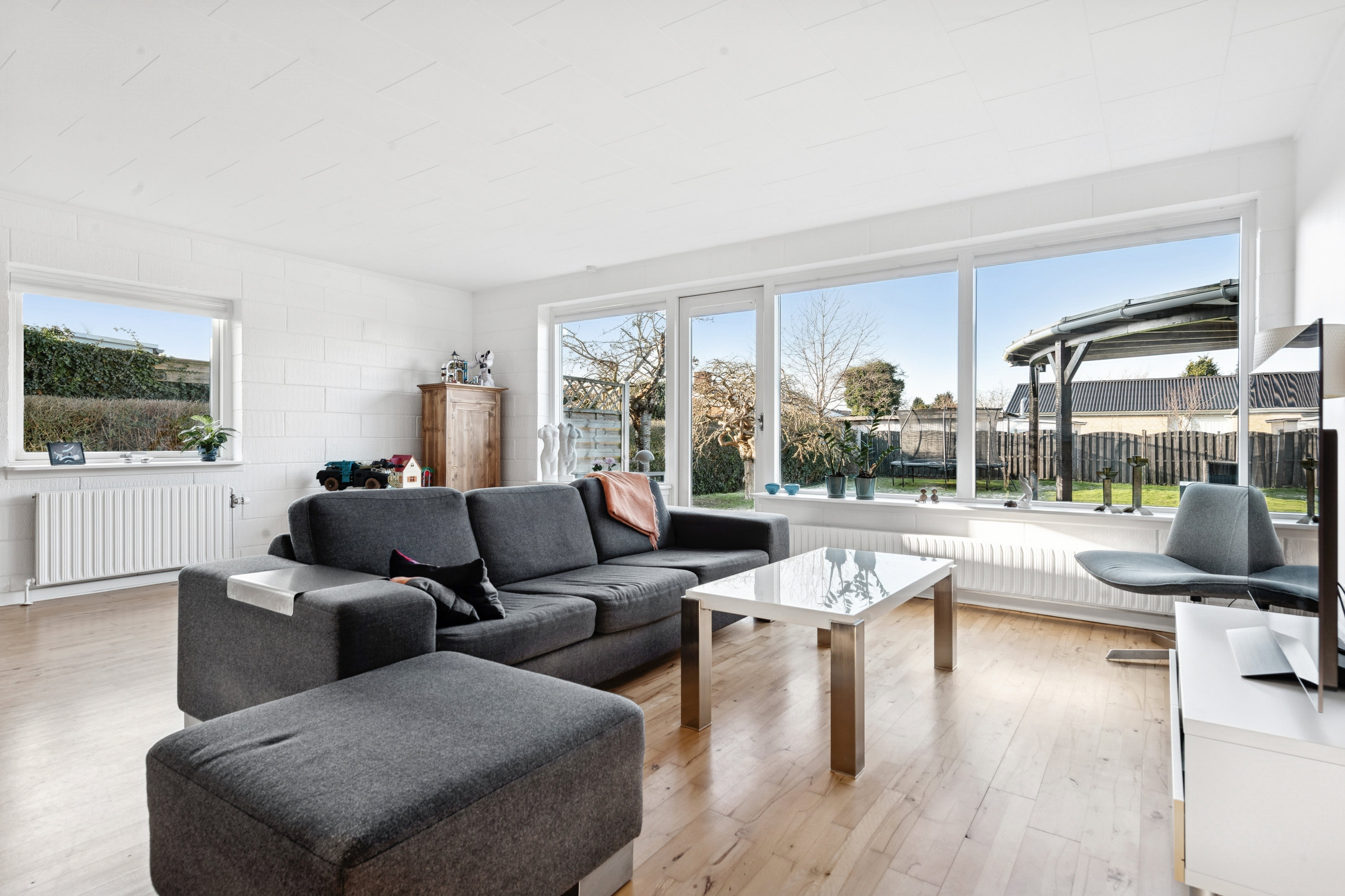 Fremhævet stue billede i fuldskærmstilstand. Billede af Årøjel 4, 2670 Greve