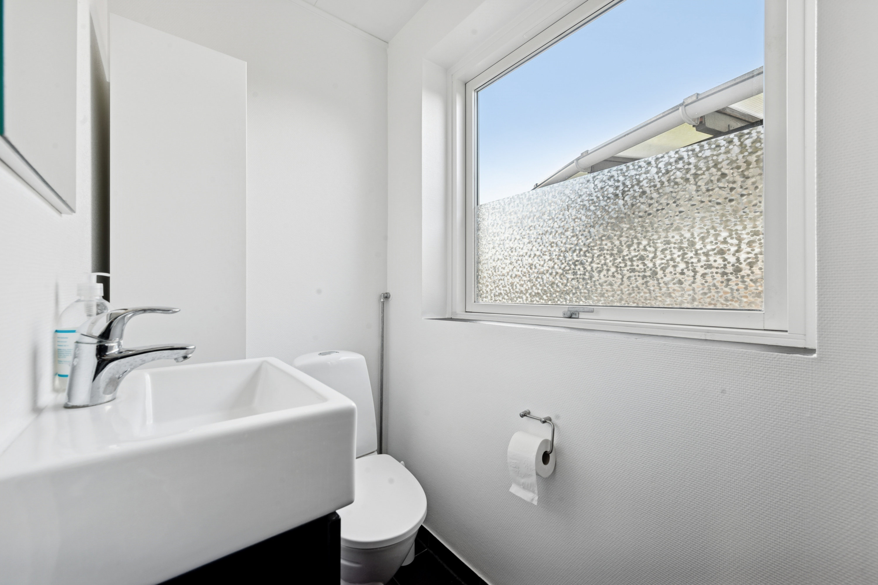 Fremhævet badeværelse billede i fuldskærmstilstand. Billede af Årøjel 4, 2670 Greve