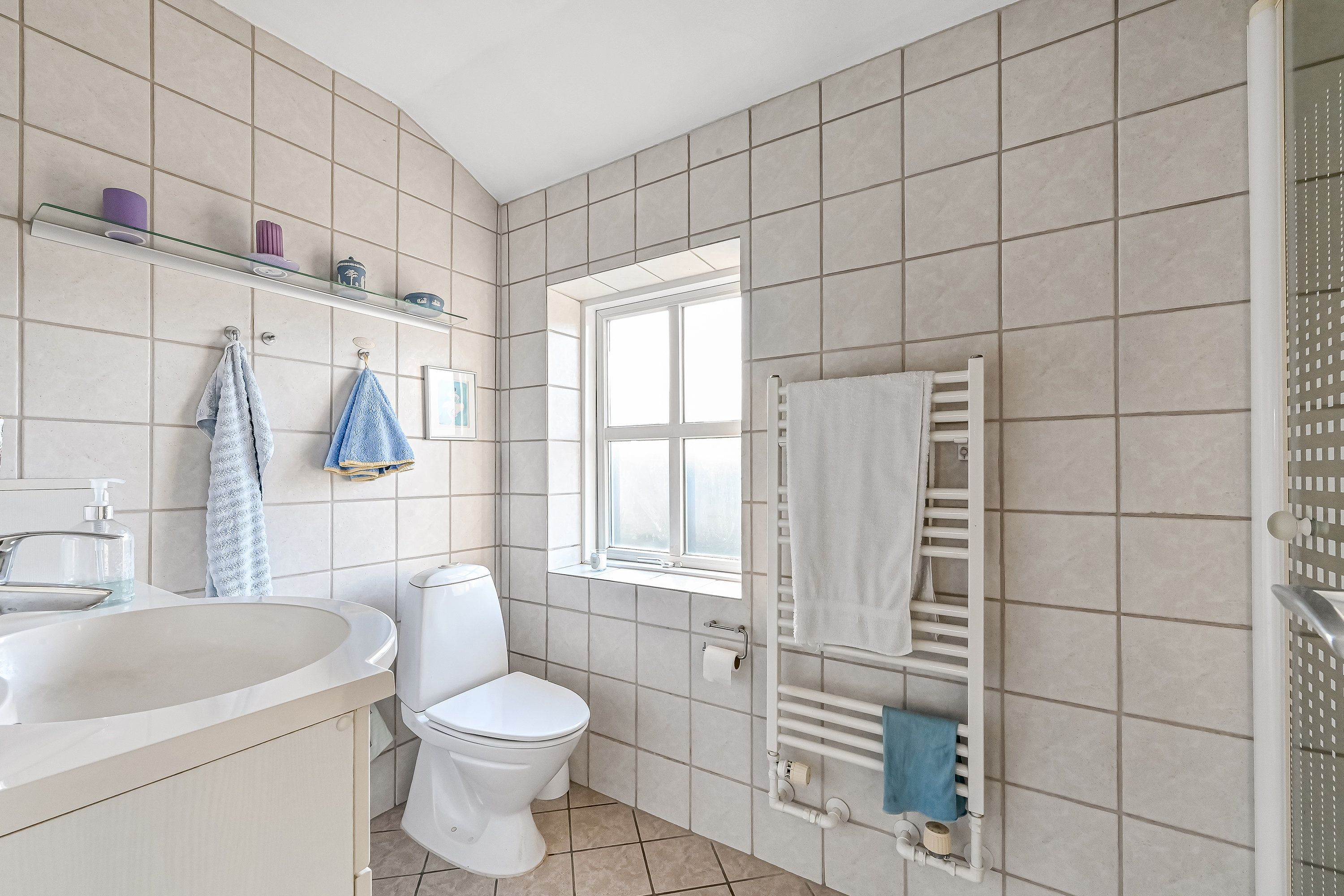 Fremhævet badeværelse billede i fuldskærmstilstand. Billede af Anemonevej 19, 7400 Herning