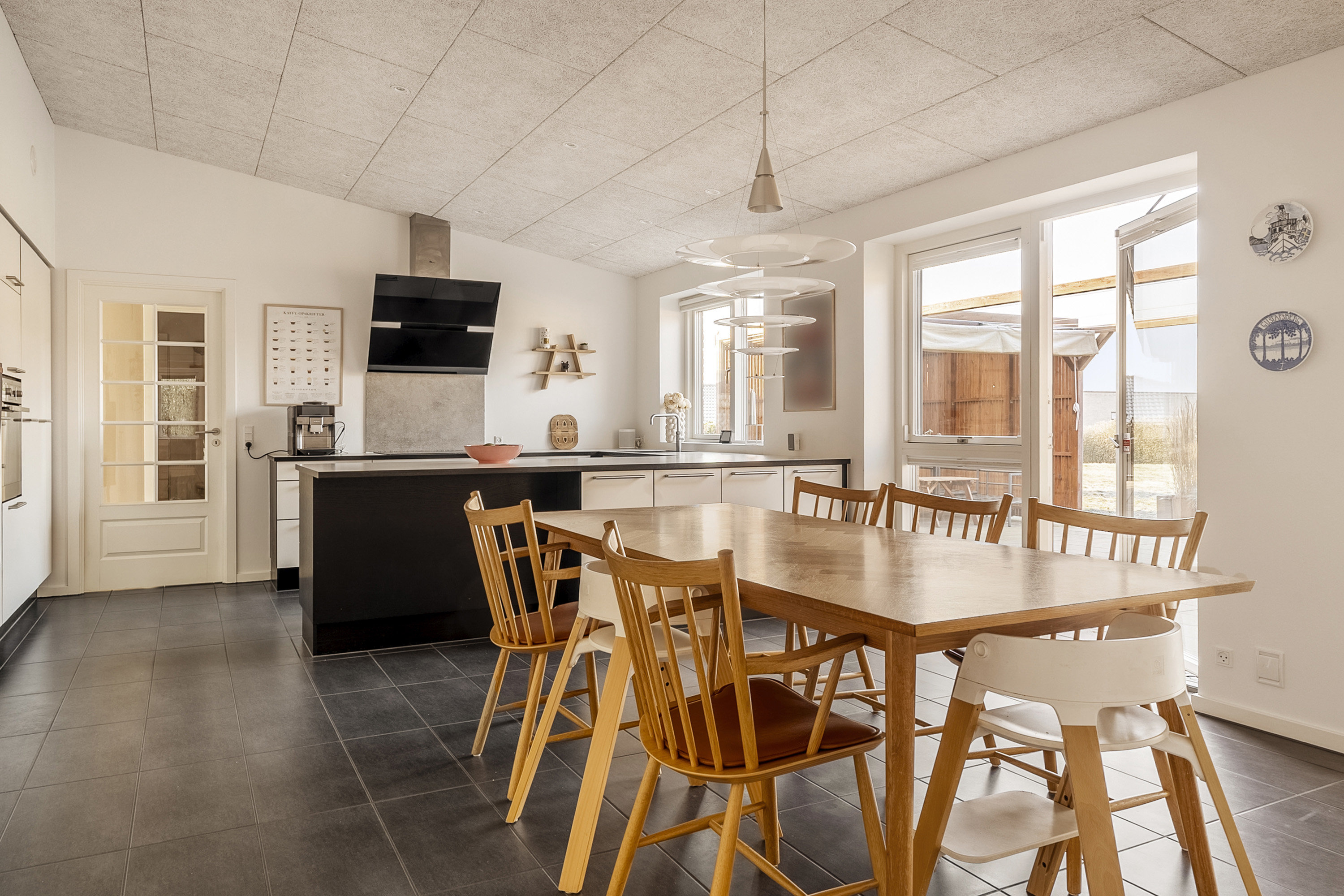 Fremhævet spisestue billede i fuldskærmstilstand. Billede af Gyvelhøj 18, 8700 Horsens