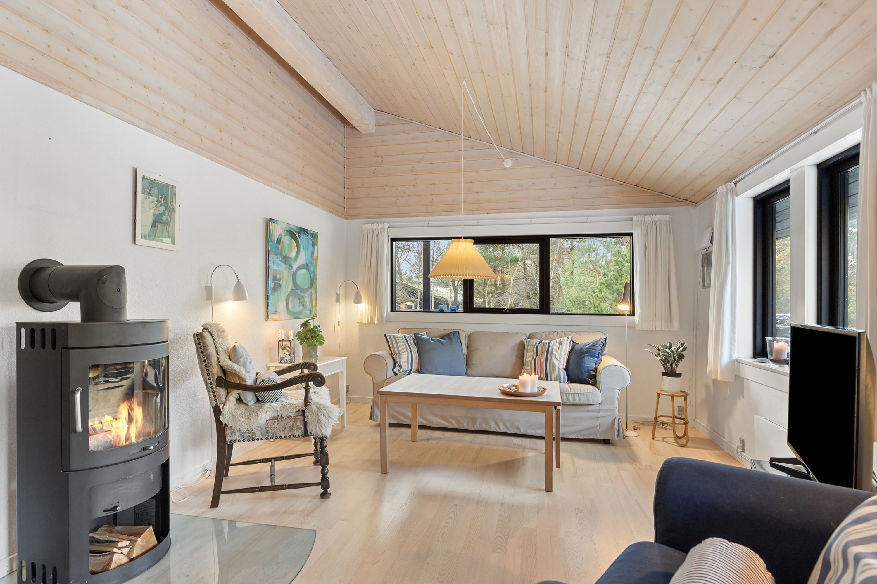 Fremhævet stue billede i fuldskærmstilstand. Billede af Skorr-Karensvej 3, Rødhus, 9490 Pandrup