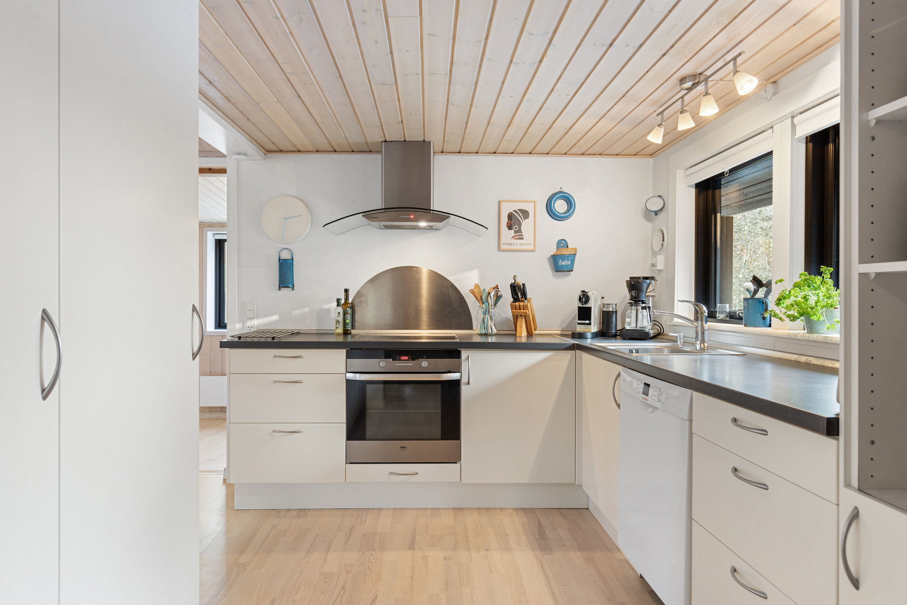 Miniaturebillede 2: køkken. Billede af Skorr-Karensvej 3, Rødhus, 9490 Pandrup