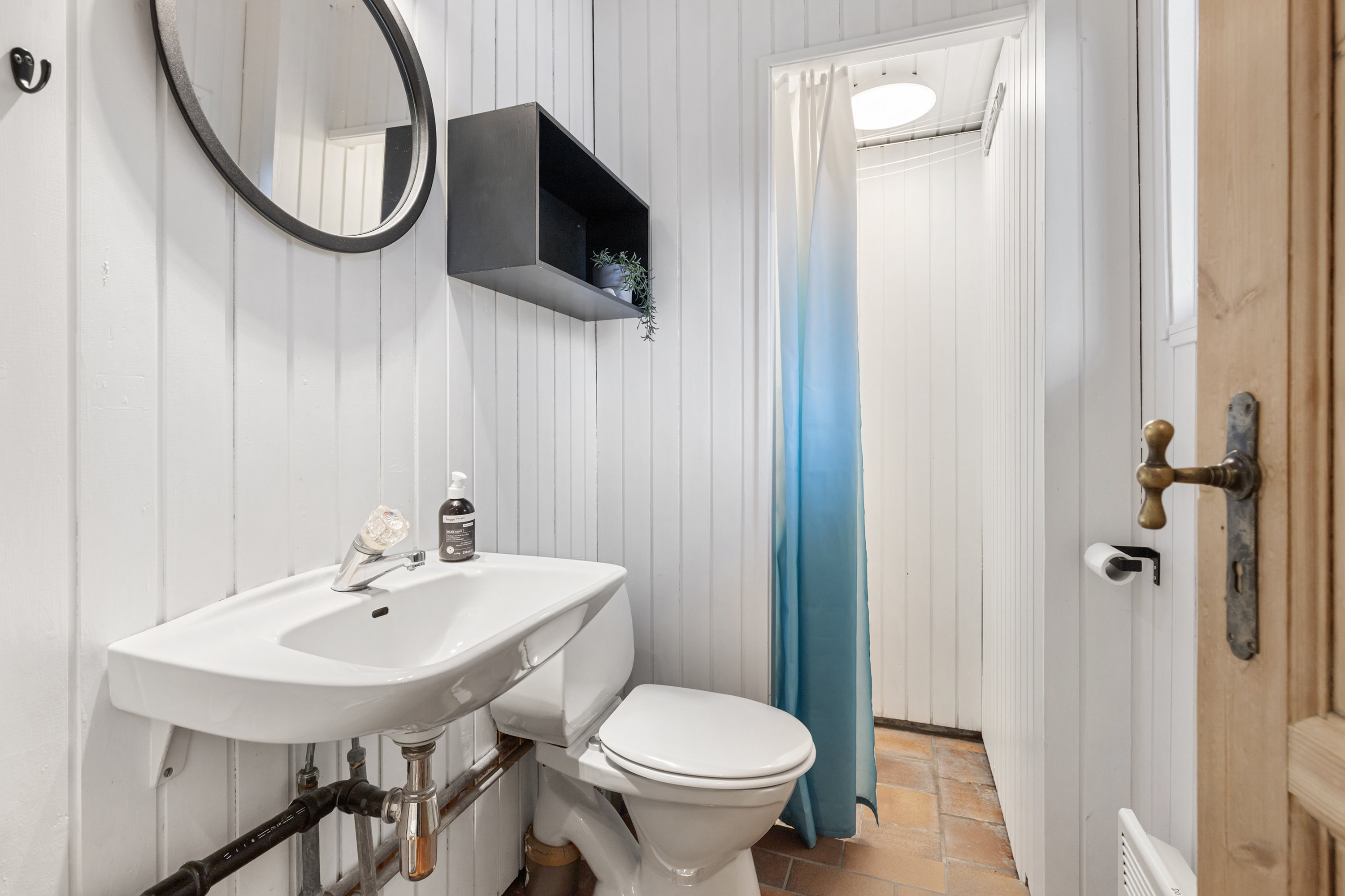 Fremhævet badeværelse billede i fuldskærmstilstand. Billede af Skorr-Karensvej 3, Rødhus, 9490 Pandrup