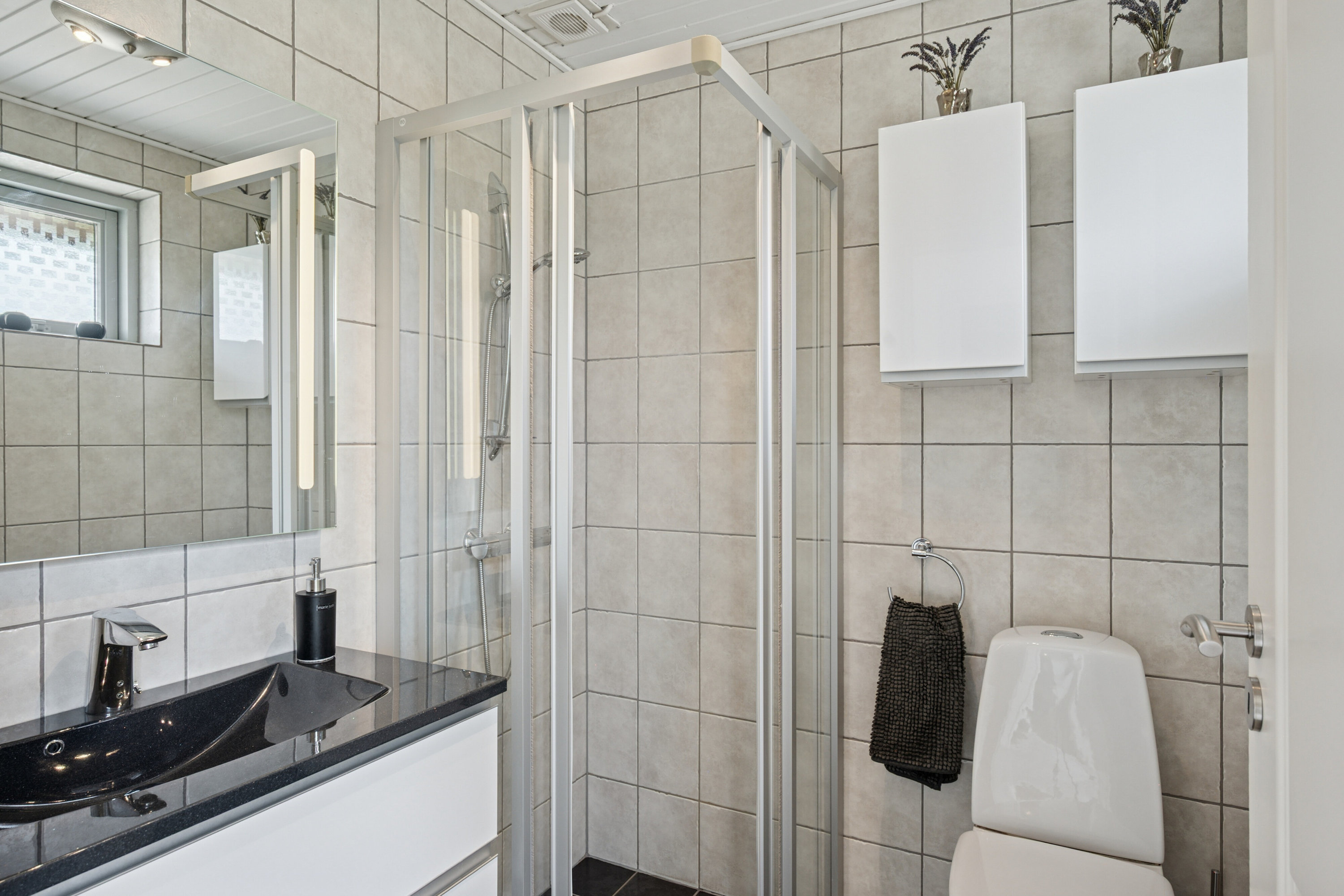 Fremhævet badeværelse billede i fuldskærmstilstand. Billede af Løgumvej 23B, 2610 Rødovre