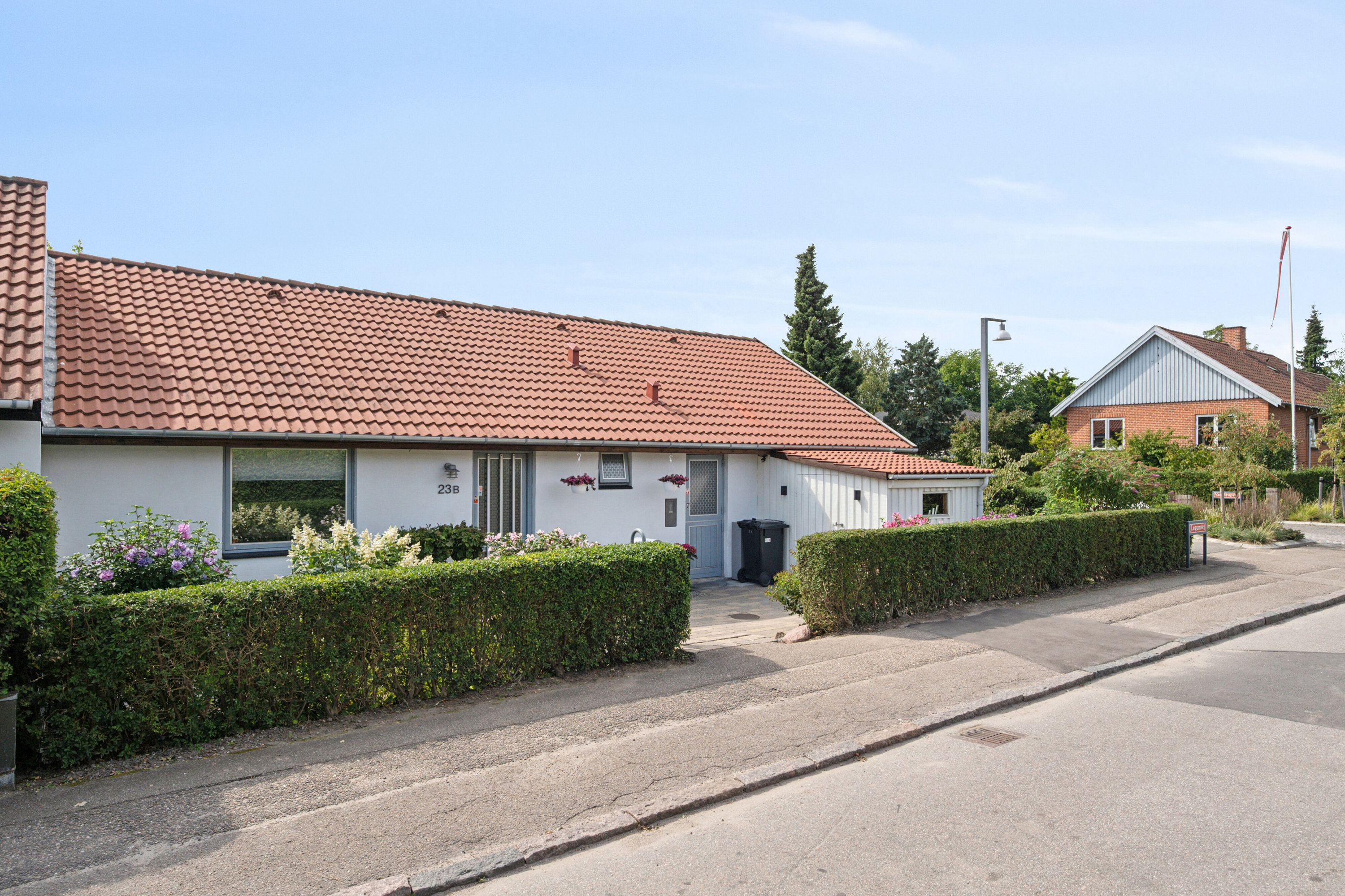 Fremhævet set fra vejen billede i fuldskærmstilstand. Billede af Løgumvej 23B, 2610 Rødovre