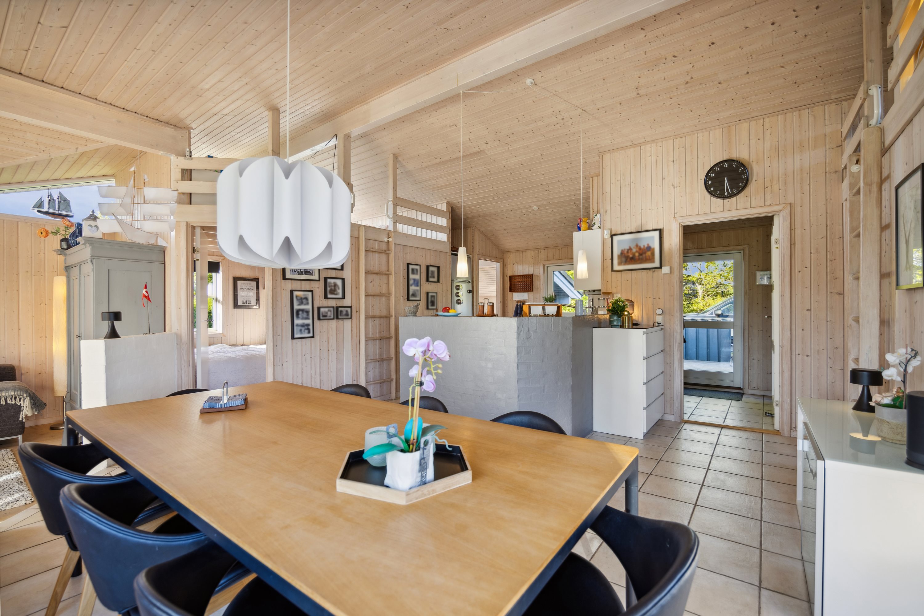 Fremhævet stue billede i fuldskærmstilstand. Billede af Merkurvej 15, 9370 Hals