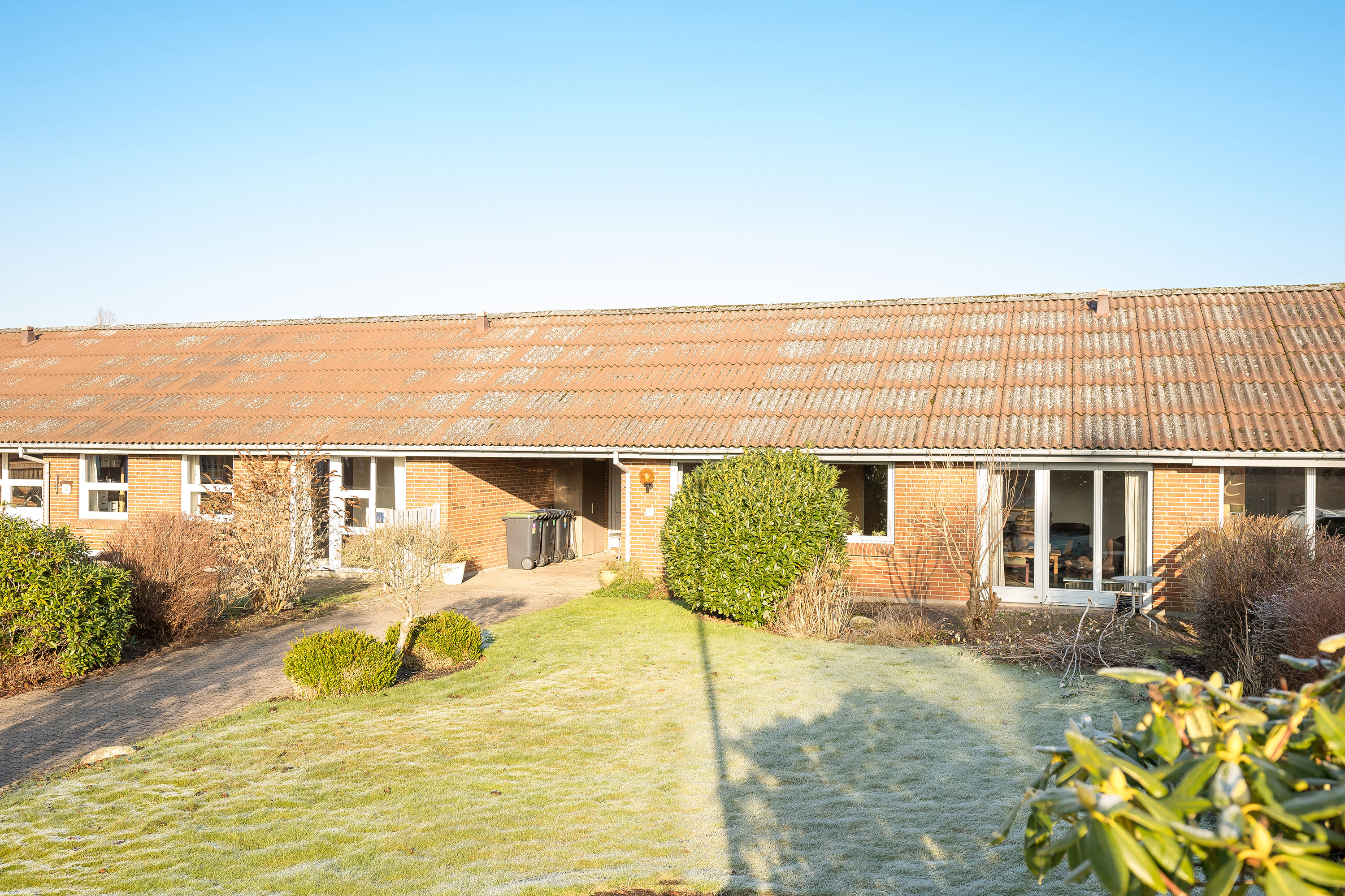 Fremhævet facade billede i fuldskærmstilstand. Billede af Rønnevænget 4, 6870 Ølgod