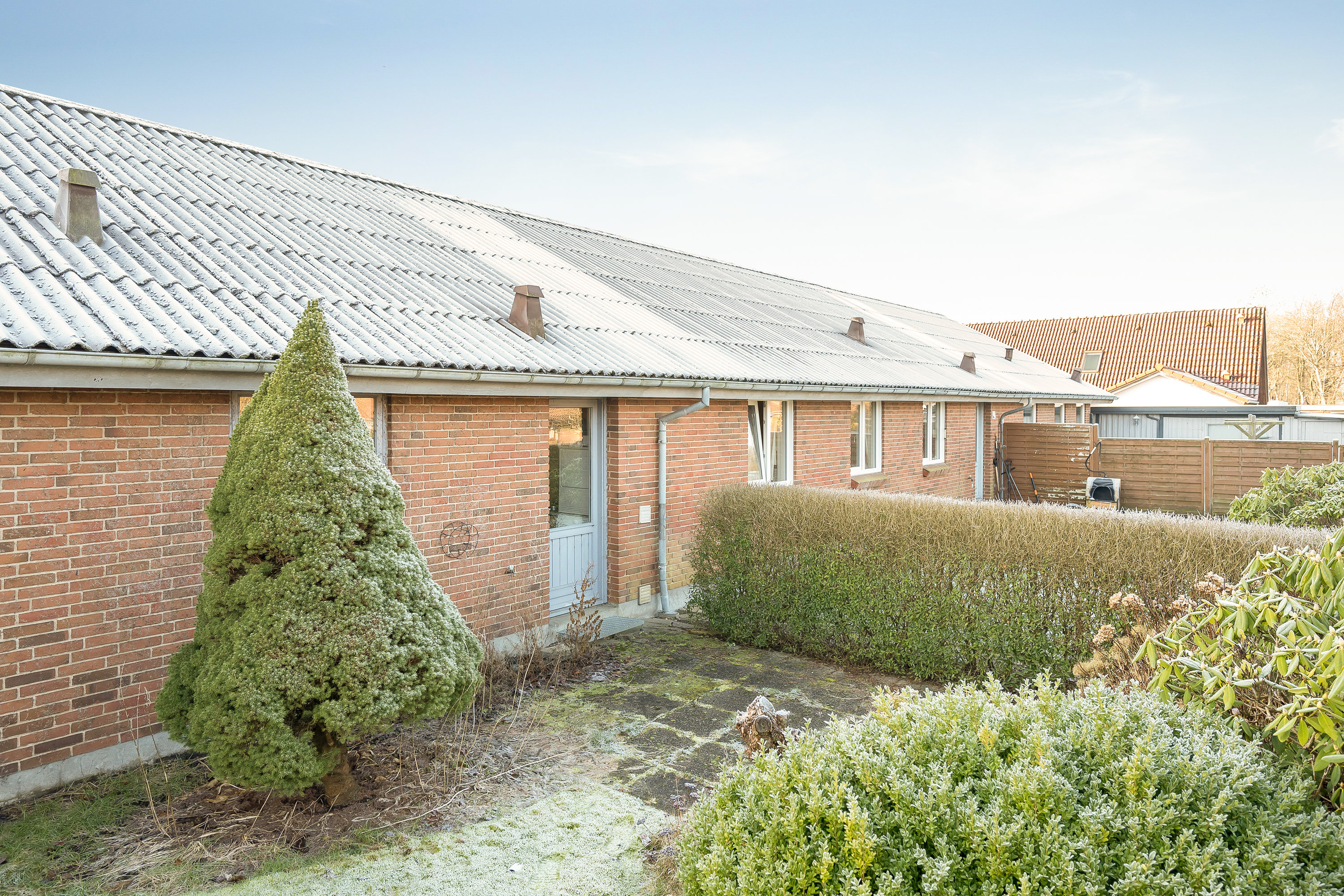 Fremhævet facade billede i fuldskærmstilstand. Billede af Rønnevænget 4, 6870 Ølgod