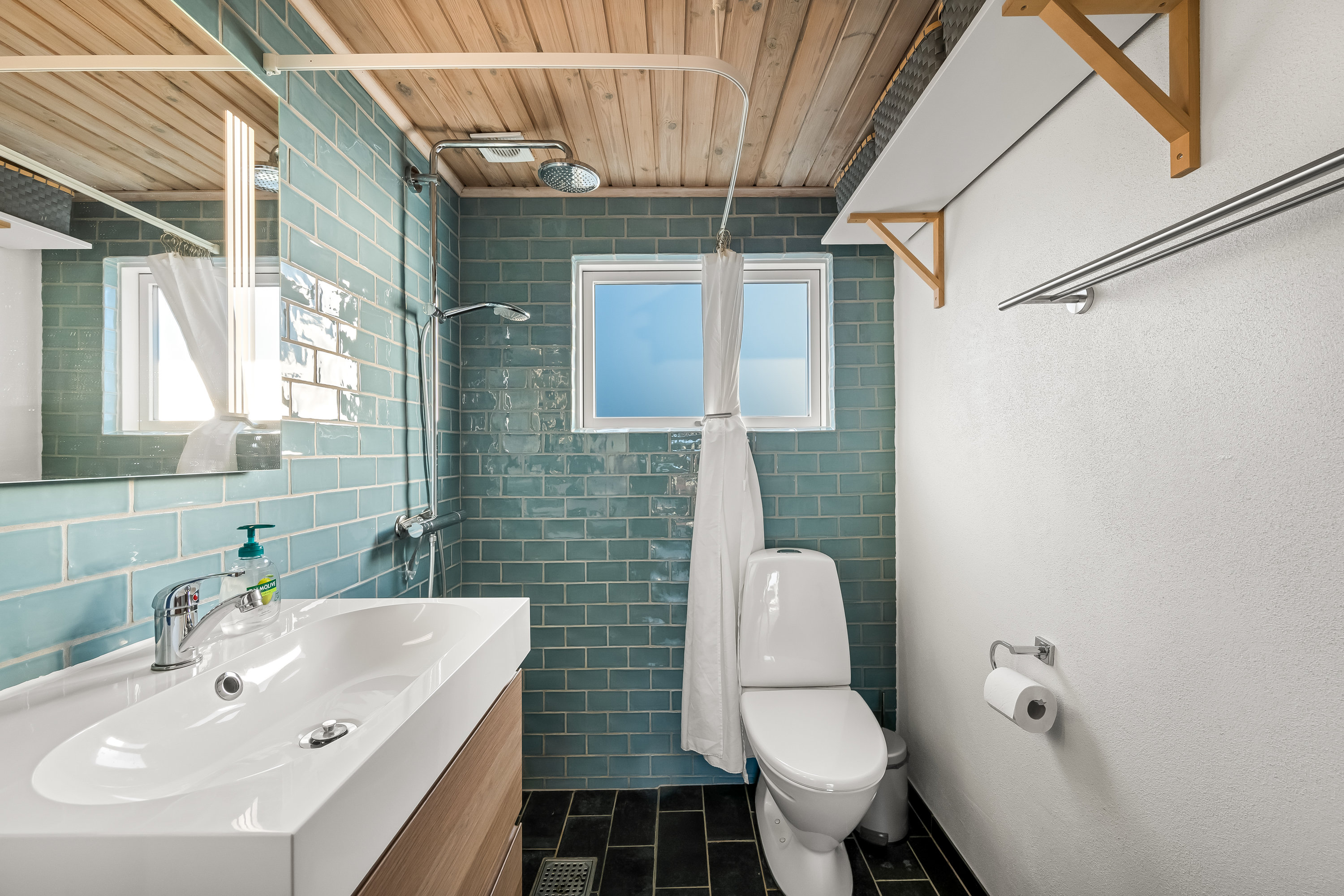 Fremhævet badeværelse billede i fuldskærmstilstand. Billede af Sivvænget 49, Stauning, 6900 Skjern