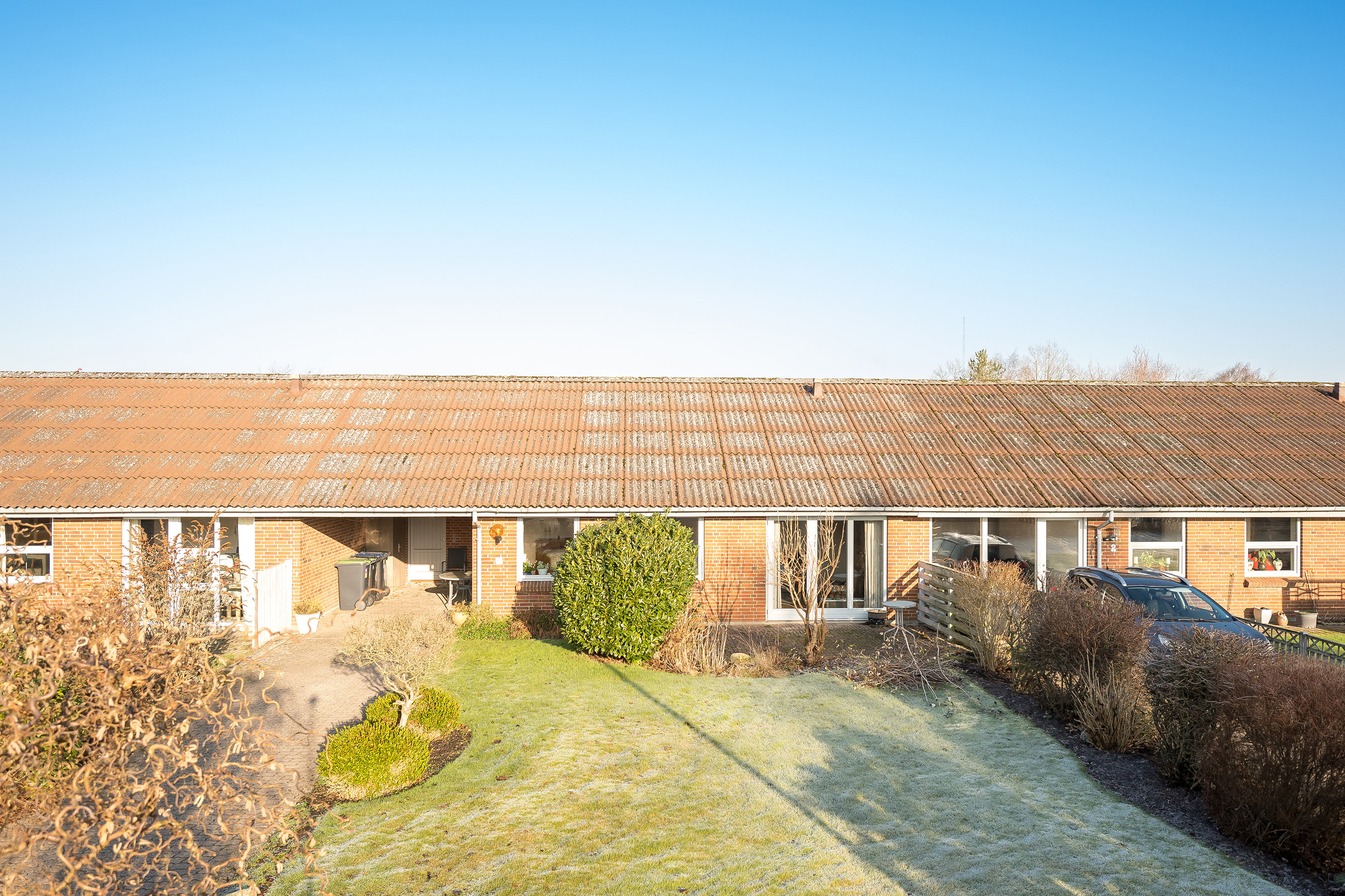 Fremhævet facade billede i fuldskærmstilstand. Billede af Rønnevænget 4, 6870 Ølgod