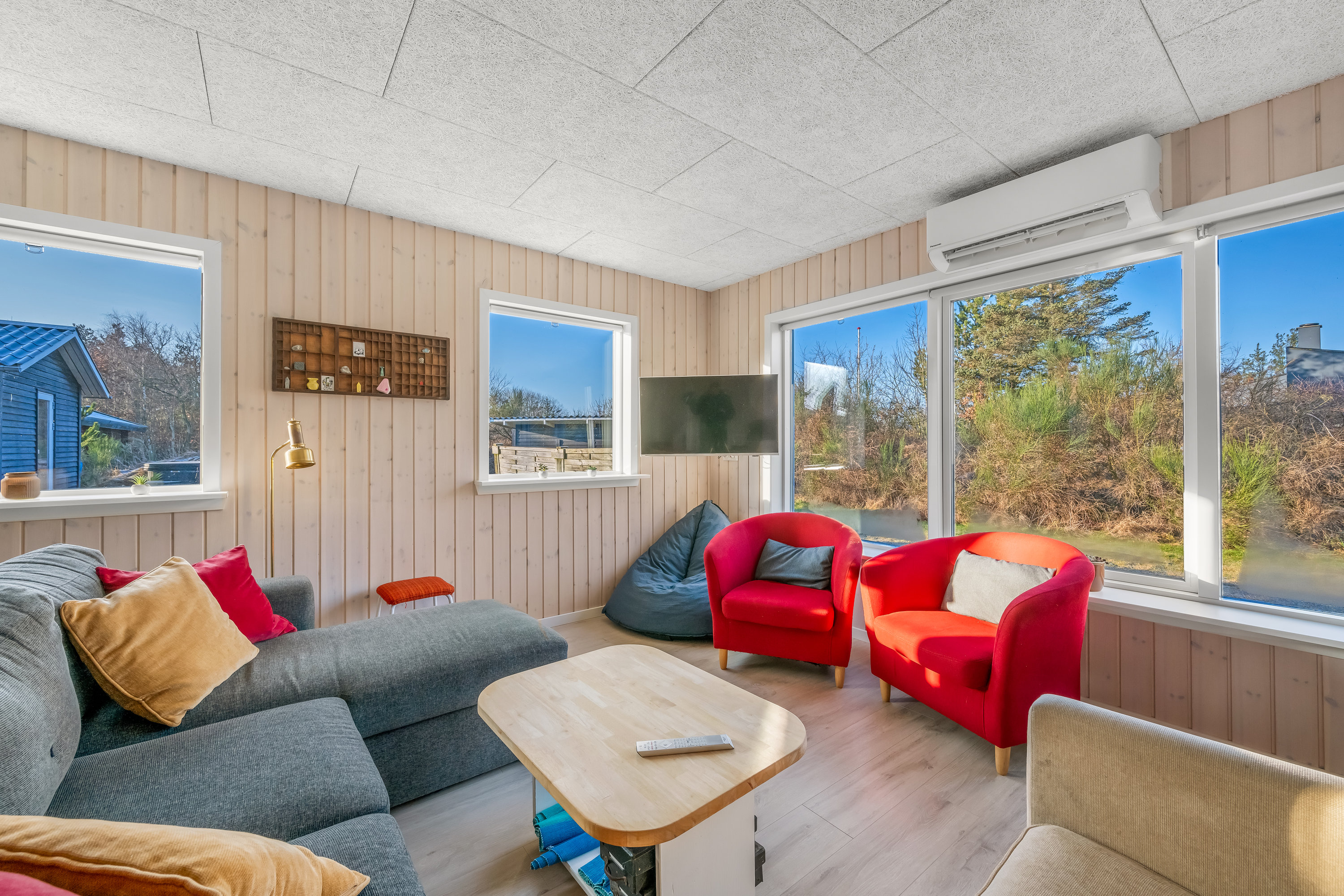 Fremhævet stue billede i fuldskærmstilstand. Billede af Gyvelvej 10, Stauning, 6900 Skjern