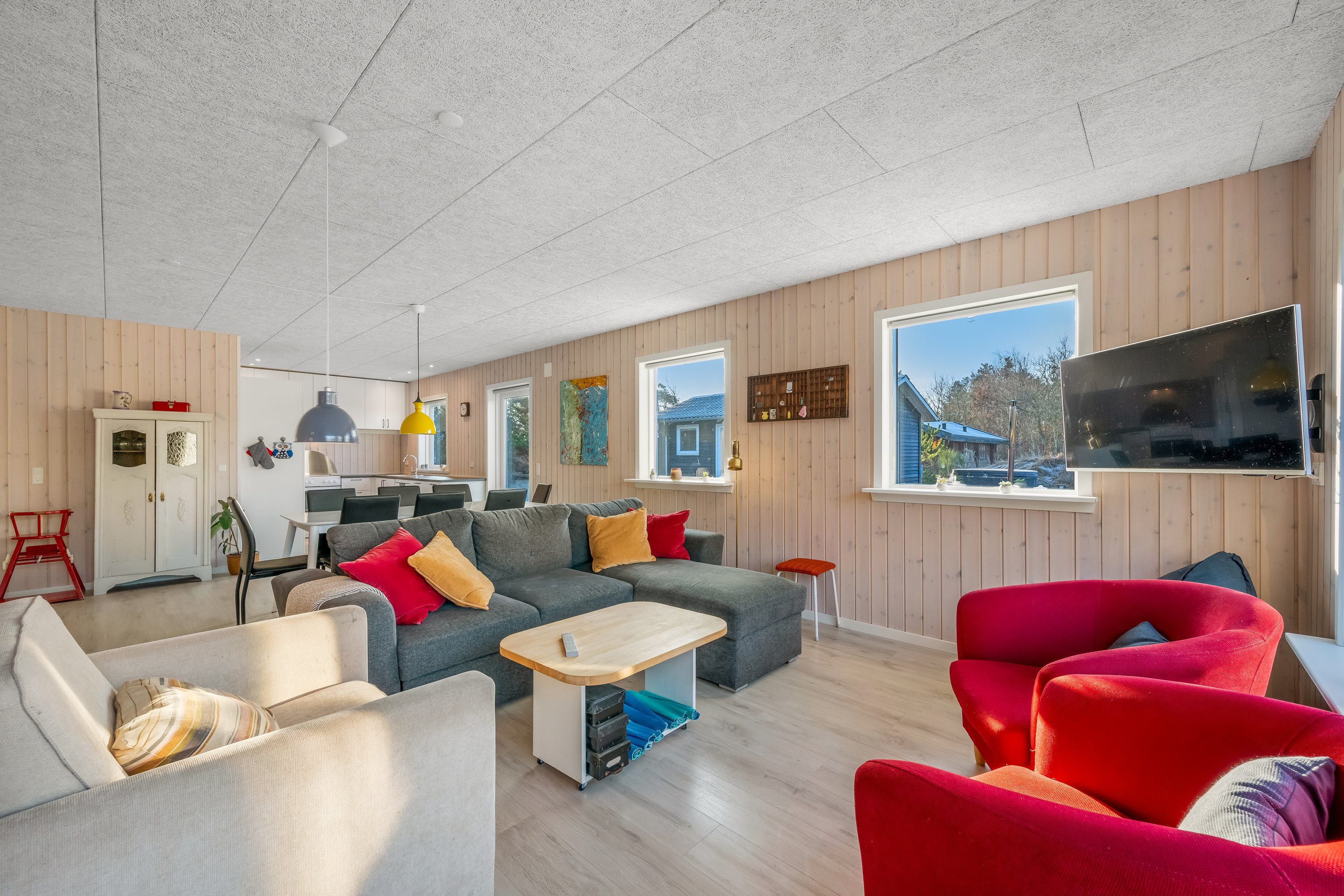 Fremhævet stue billede i fuldskærmstilstand. Billede af Gyvelvej 10, Stauning, 6900 Skjern