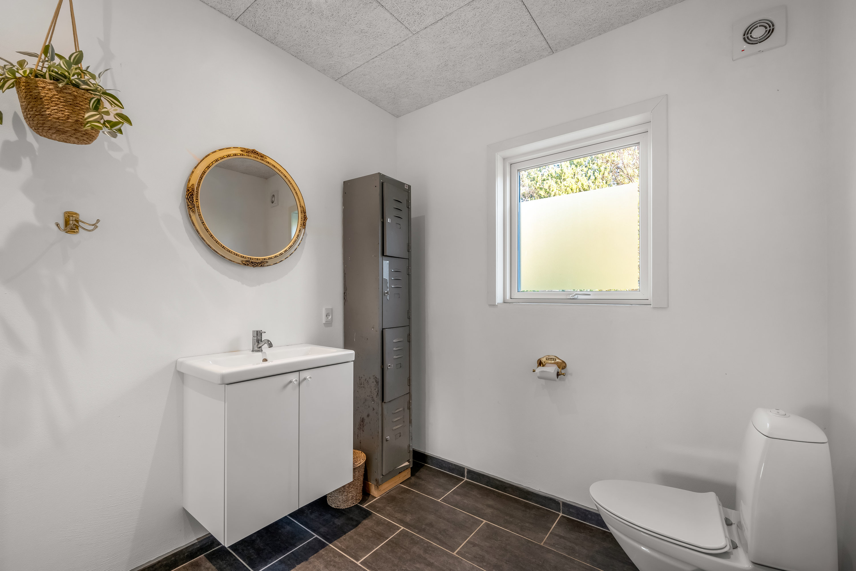 Fremhævet badeværelse billede i fuldskærmstilstand. Billede af Gyvelvej 10, Stauning, 6900 Skjern