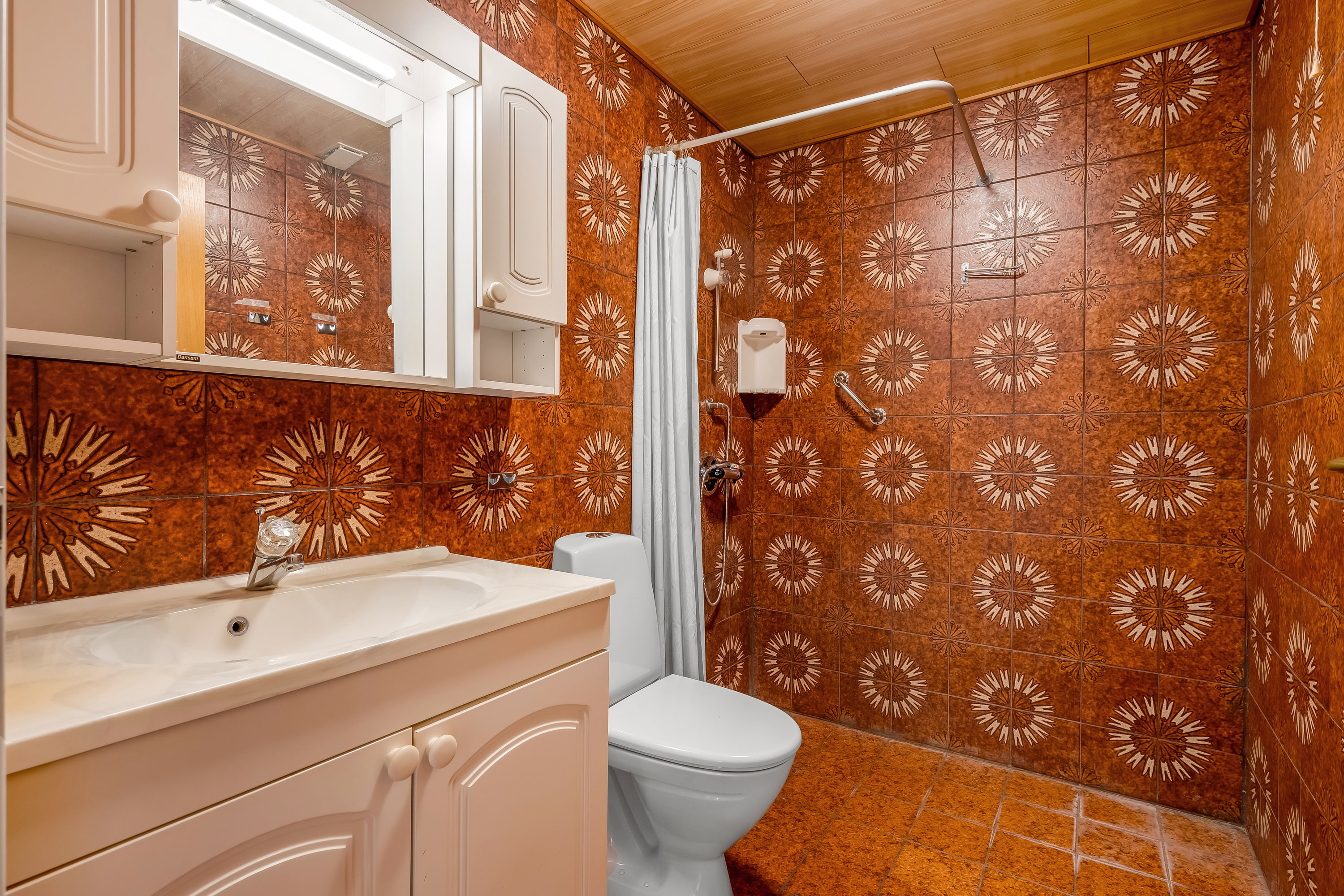 Fremhævet badeværelse billede i fuldskærmstilstand. Billede af Rønnevænget 4, 6870 Ølgod