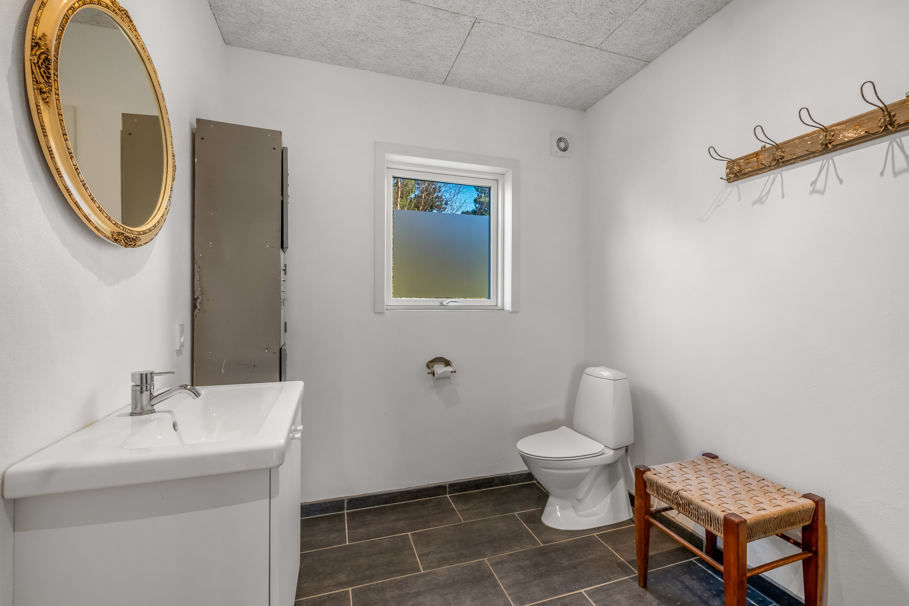 Fremhævet badeværelse billede i fuldskærmstilstand. Billede af Gyvelvej 10, Stauning, 6900 Skjern