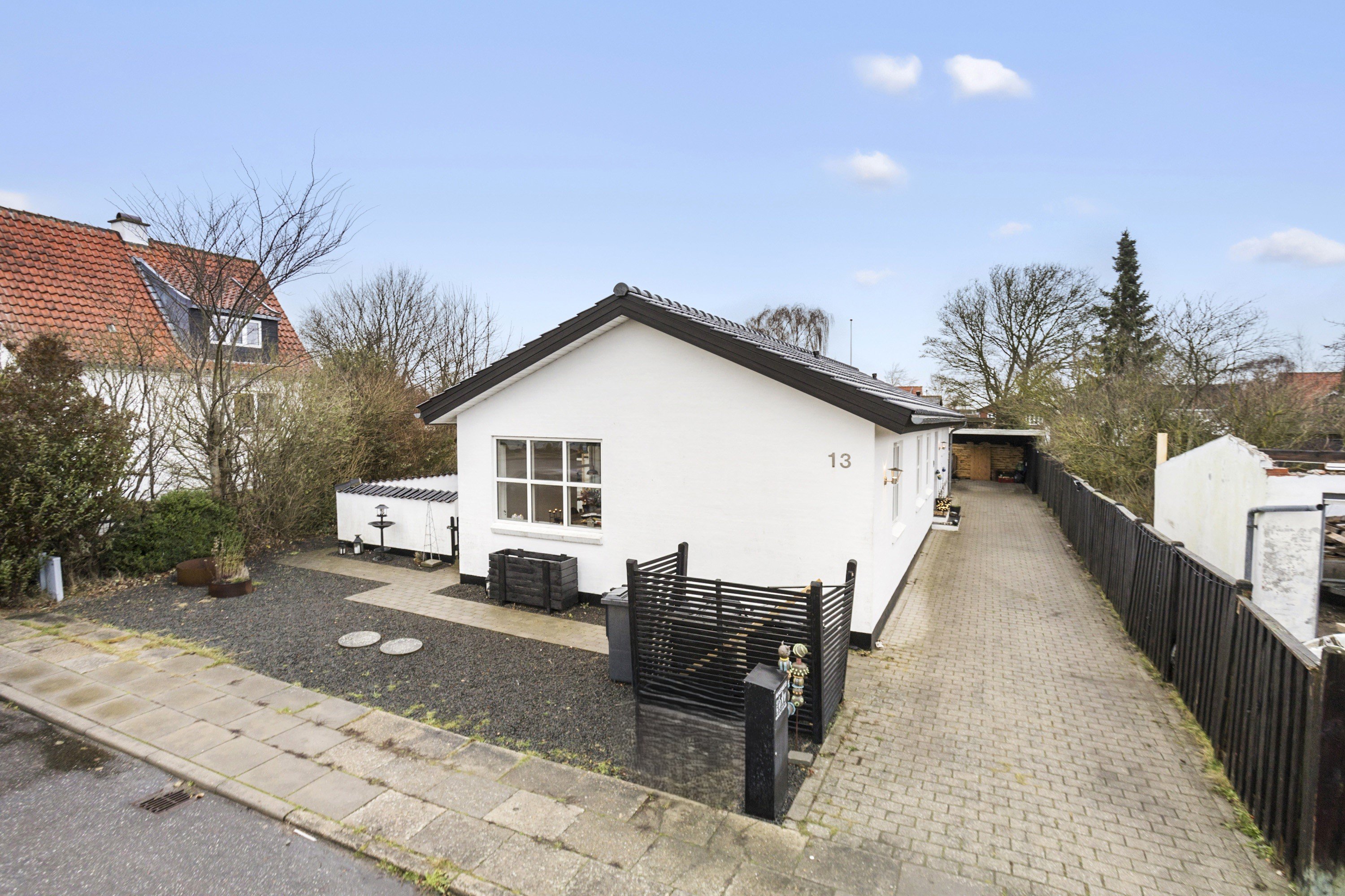 Fremhævet facade billede i fuldskærmstilstand. Billede af Muhlesvej 13, 9800 Hjørring