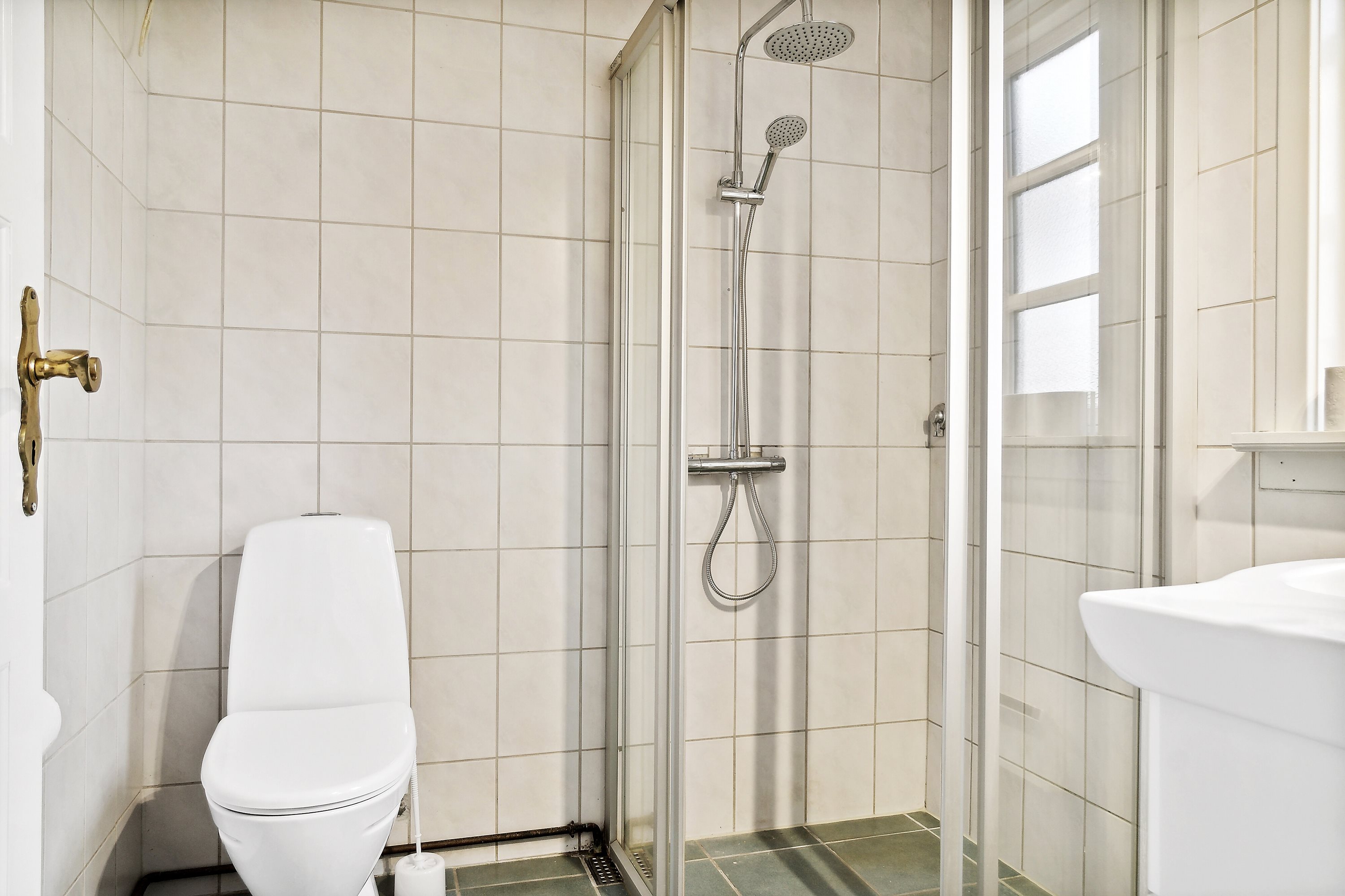 Fremhævet badeværelse billede i fuldskærmstilstand. Billede af Havnegade 17C, 2. tv., 3600 Frederikssund