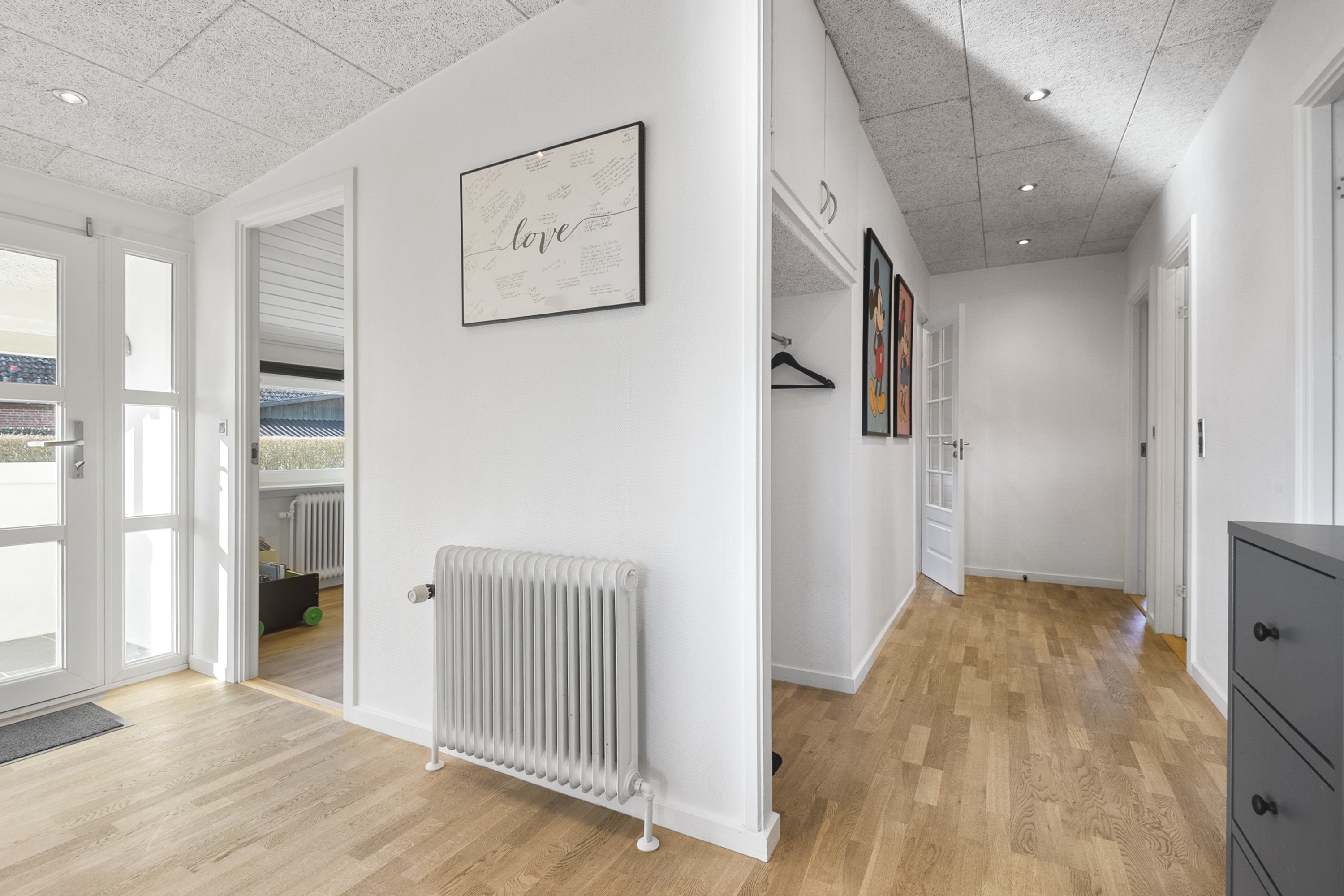 Fremhævet gang billede i fuldskærmstilstand. Billede af Spættevej 3, 6851 Janderup Vestj