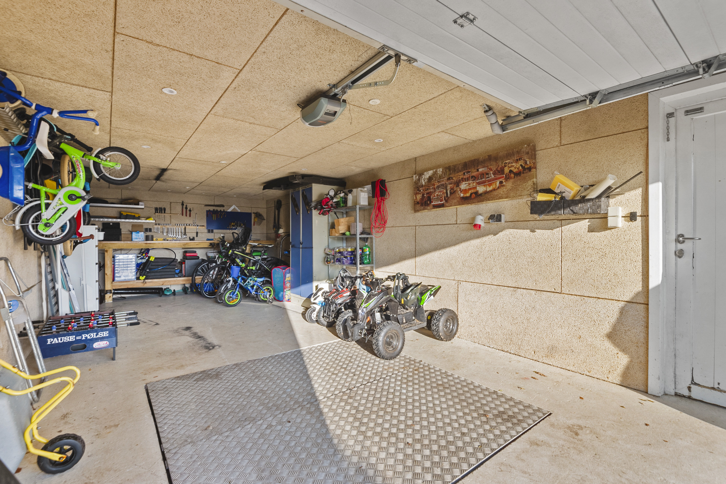 Fremhævet garage billede i fuldskærmstilstand. Billede af Spættevej 3, 6851 Janderup Vestj