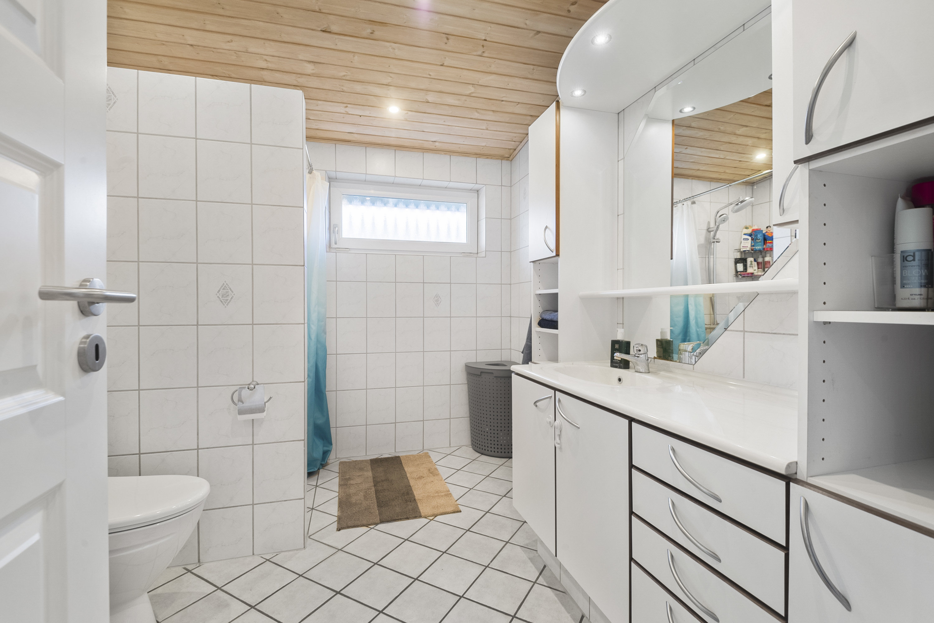 Fremhævet badeværelse billede i fuldskærmstilstand. Billede af Spættevej 3, 6851 Janderup Vestj