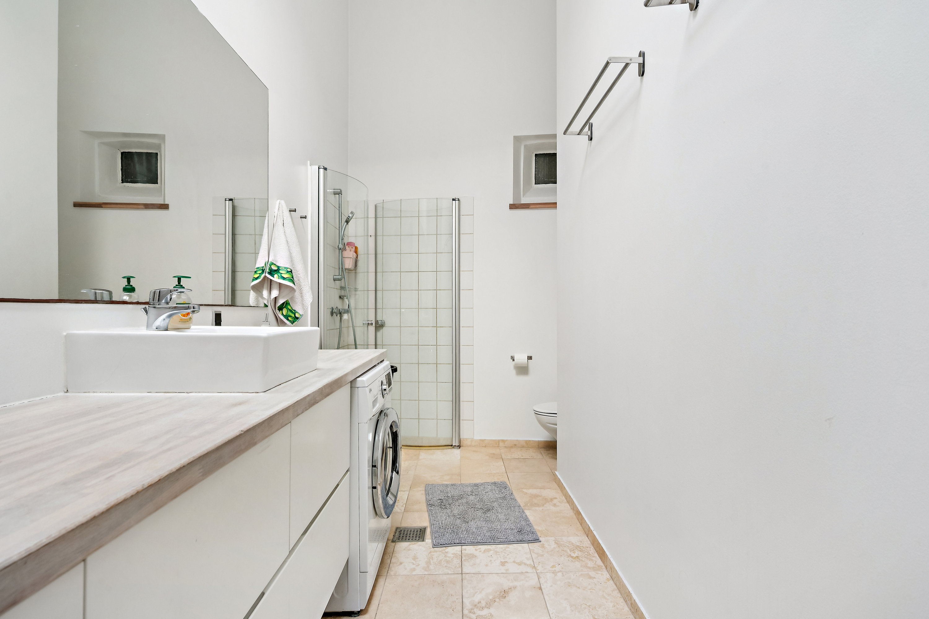 Fremhævet badeværelse billede i fuldskærmstilstand. Billede af Banegårdsgade 37B, 2., 8000 Aarhus C