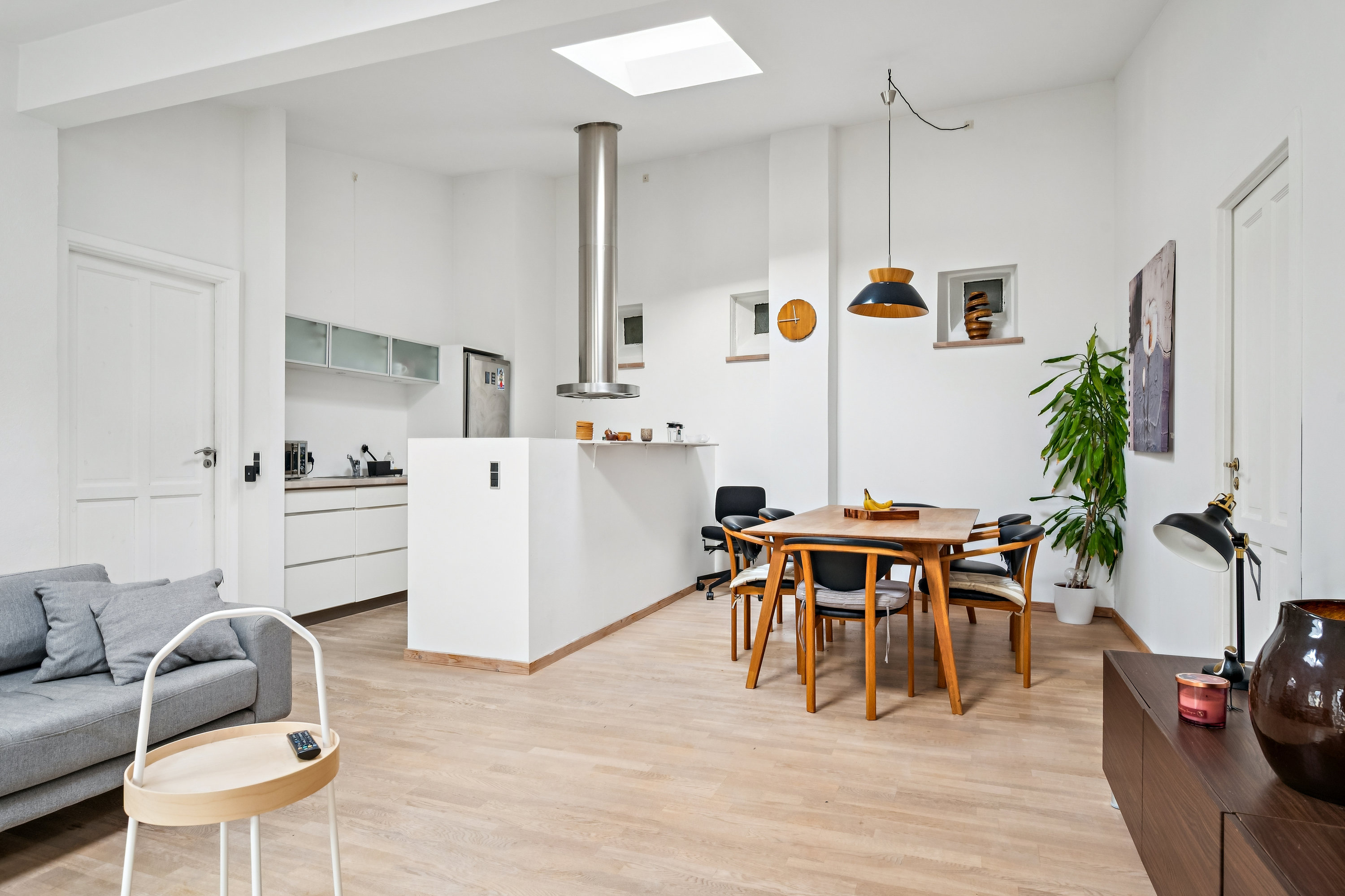 Fremhævet stue billede i fuldskærmstilstand. Billede af Banegårdsgade 37B, 2., 8000 Aarhus C