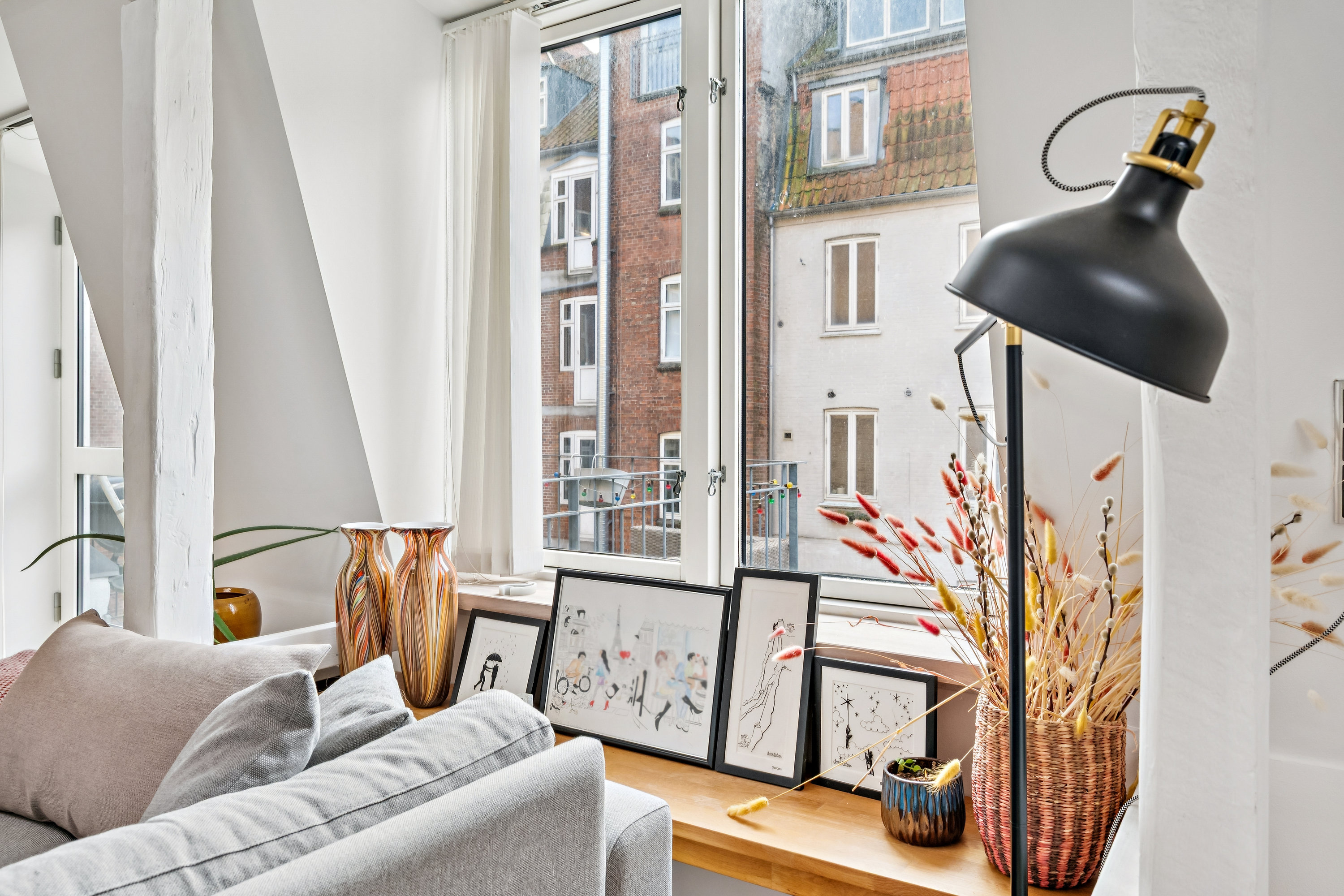 Fremhævet stue billede i fuldskærmstilstand. Billede af Banegårdsgade 37B, 2., 8000 Aarhus C