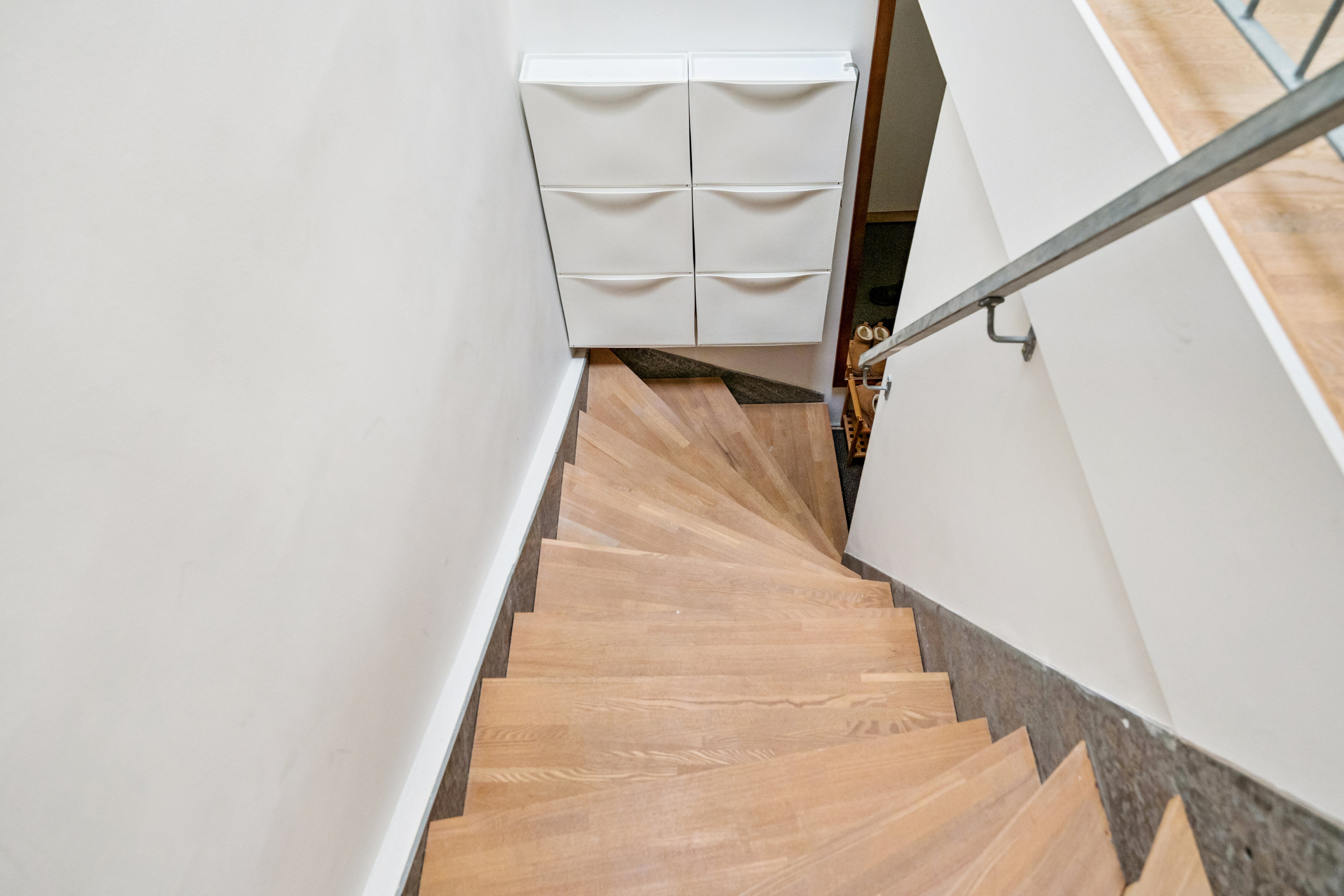 Fremhævet trappe billede i fuldskærmstilstand. Billede af Banegårdsgade 37B, 2., 8000 Aarhus C