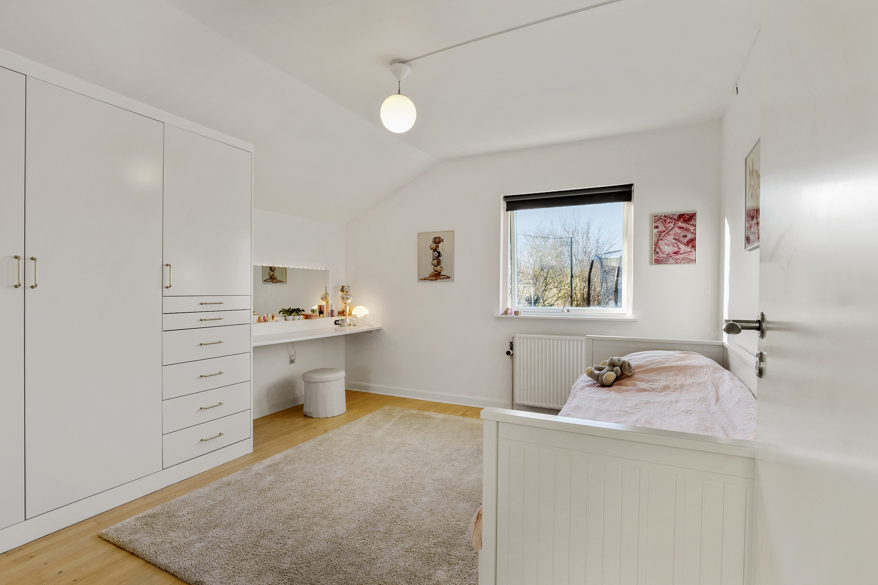 Fremhævet soveværelse billede i fuldskærmstilstand. Billede af Hyldegårdsvej 8, Seden, 5240 Odense NØ