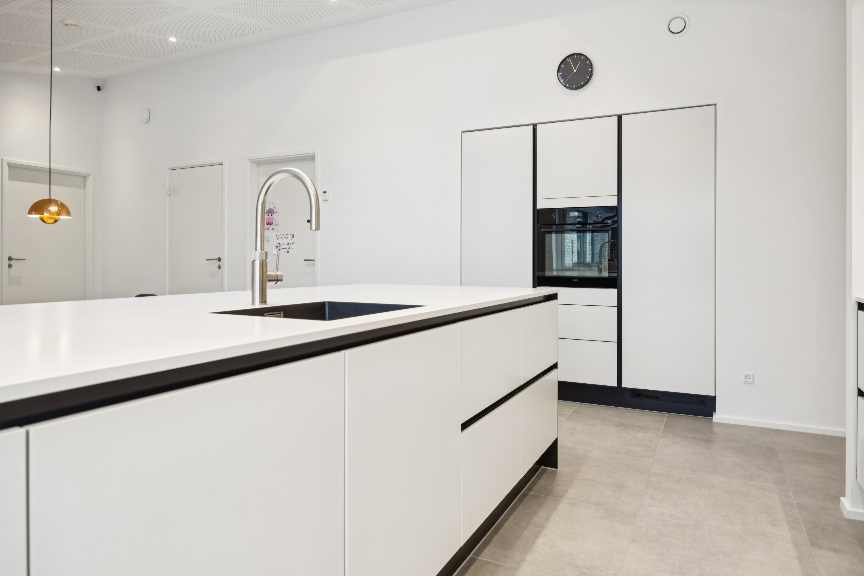 Fremhævet køkken billede i fuldskærmstilstand. Billede af Østermarken 319, 9320 Hjallerup