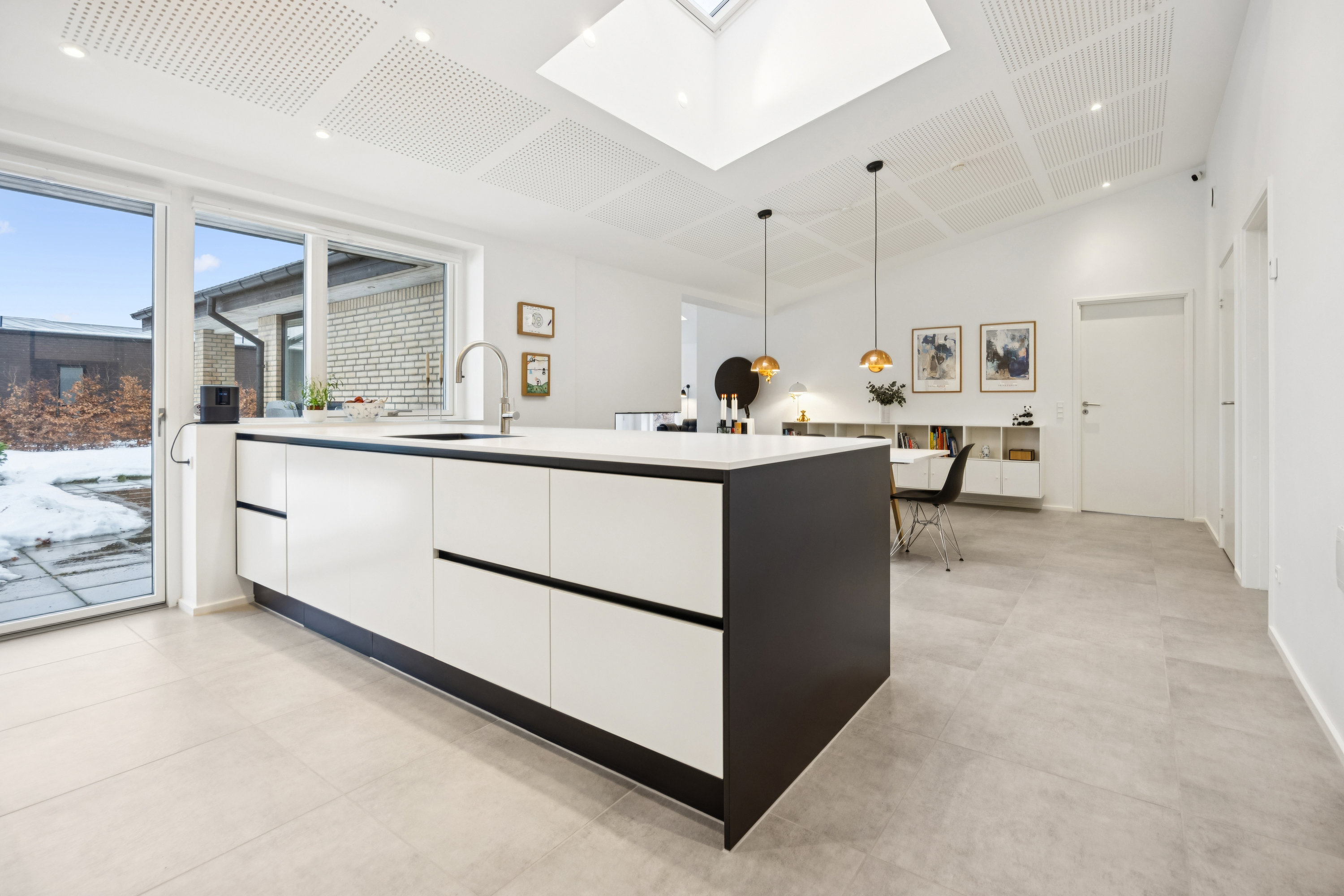 Fremhævet køkken billede i fuldskærmstilstand. Billede af Østermarken 319, 9320 Hjallerup