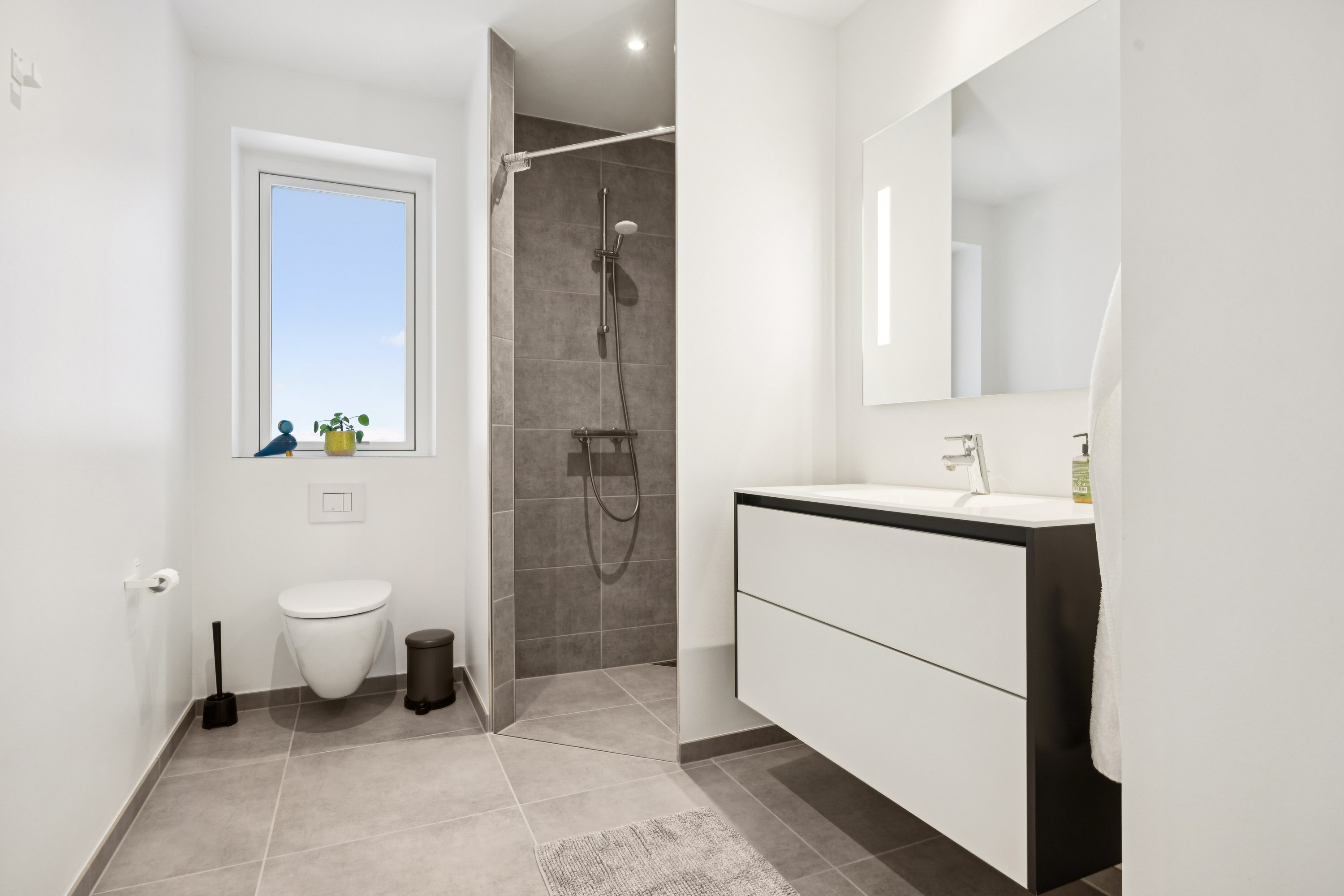 Fremhævet badeværelse billede i fuldskærmstilstand. Billede af Østermarken 319, 9320 Hjallerup