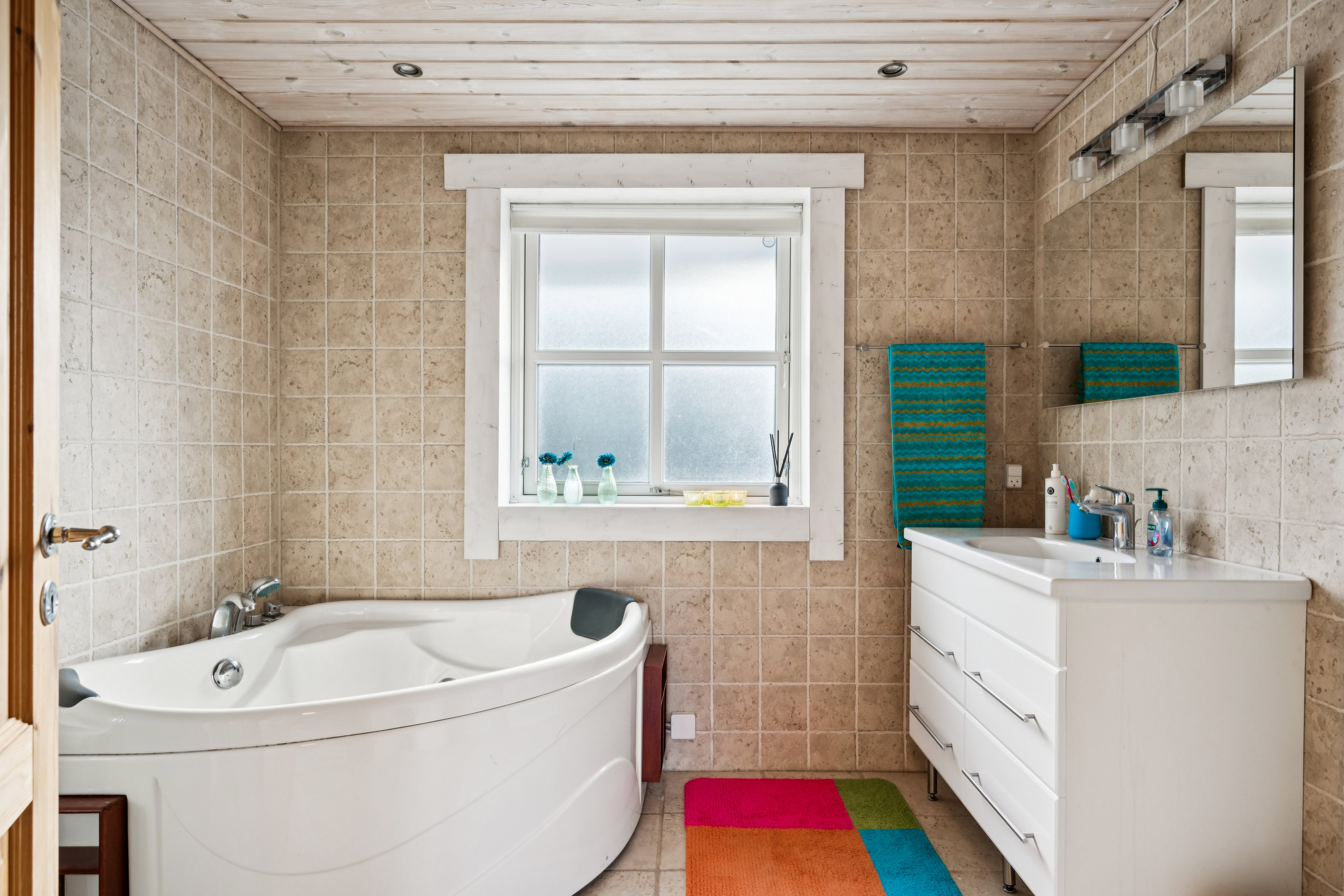 Fremhævet badeværelse billede i fuldskærmstilstand. Billede af Mågevej 31, Fuglslev, 8400 Ebeltoft