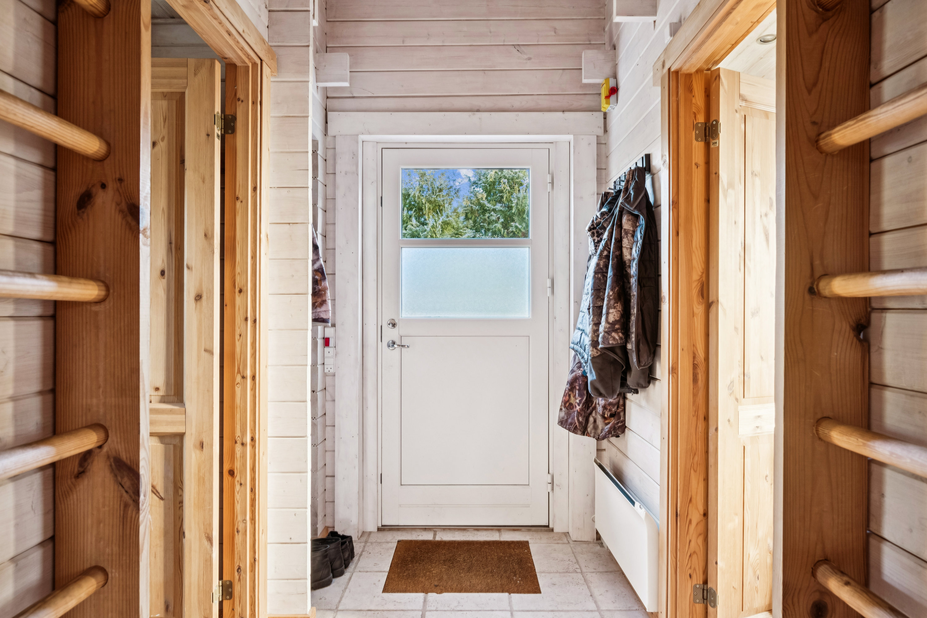 Fremhævet gang billede i fuldskærmstilstand. Billede af Mågevej 31, Fuglslev, 8400 Ebeltoft