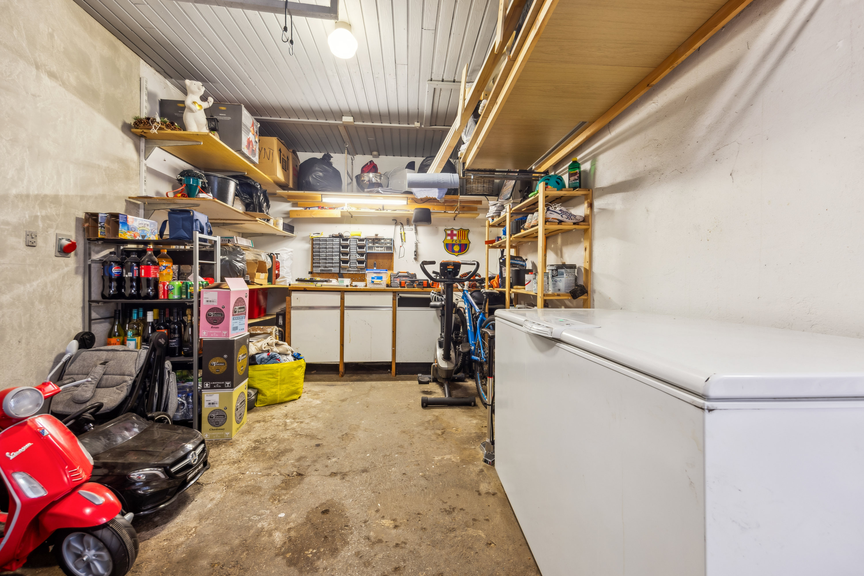 Fremhævet garage billede i fuldskærmstilstand. Billede af Fresiavej 6, 9800 Hjørring