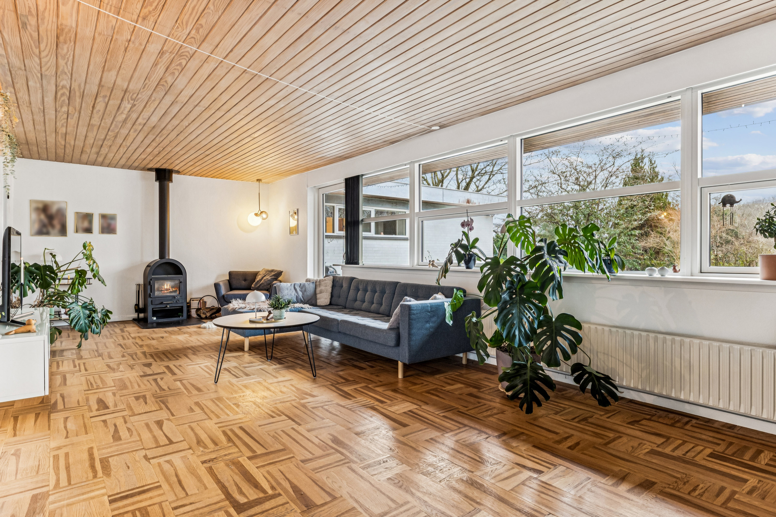 Fremhævet stue billede i fuldskærmstilstand. Billede af Lindalsbakken 23, 9560 Hadsund