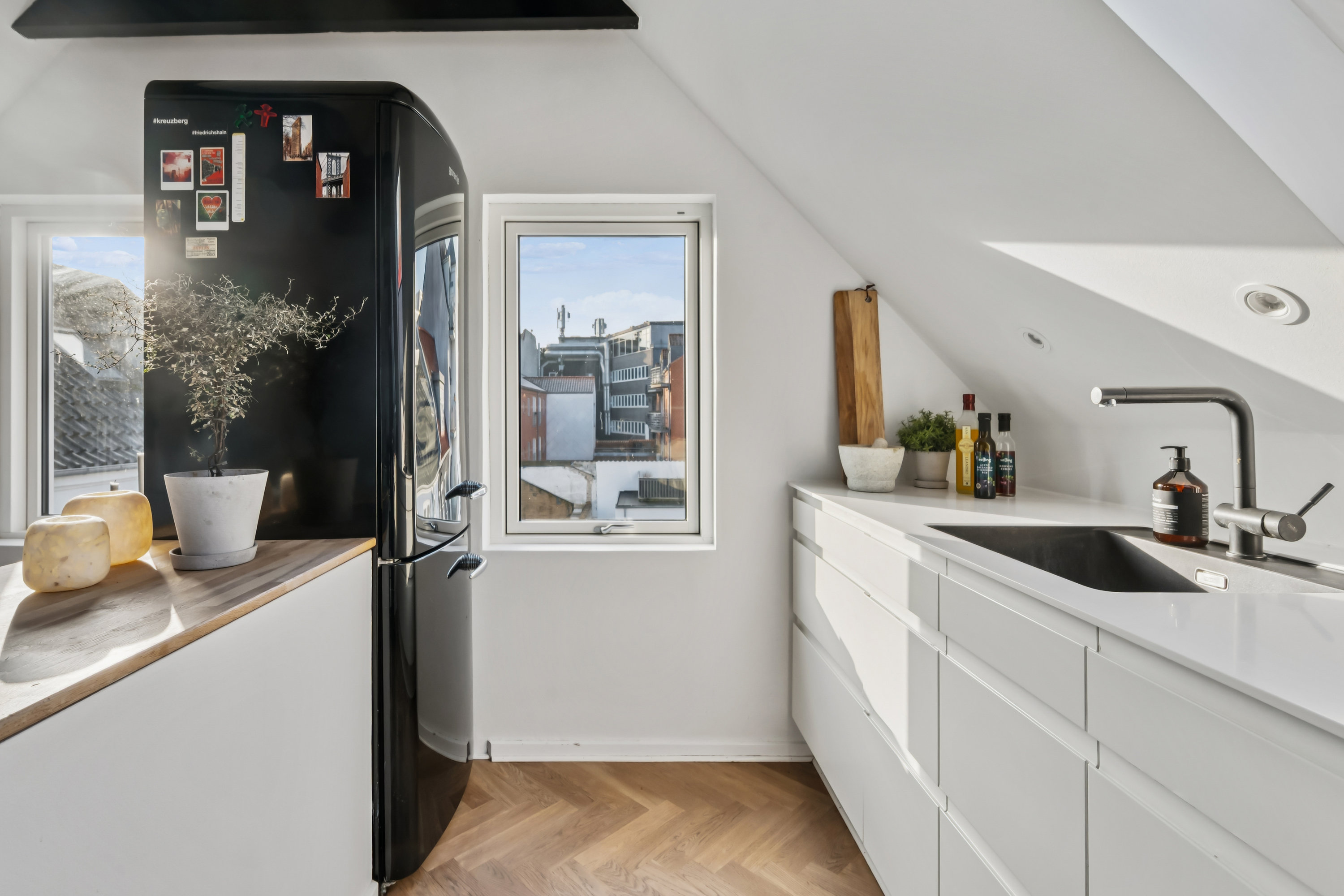 Fremhævet køkken billede i fuldskærmstilstand. Billede af Kærlighedsstien 5+5A, 8000 Aarhus C