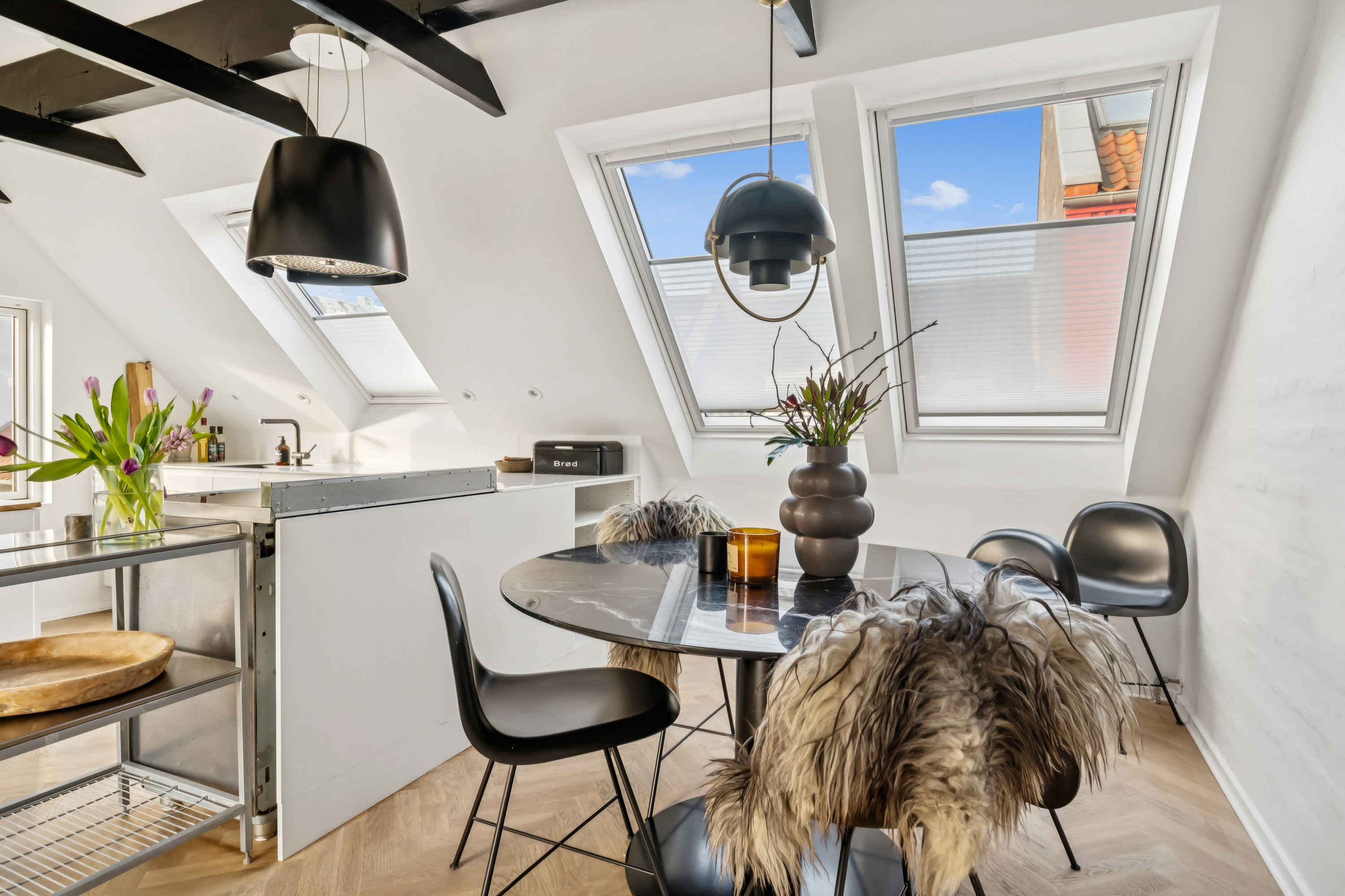 Fremhævet spisestue billede i fuldskærmstilstand. Billede af Kærlighedsstien 5+5A, 8000 Aarhus C