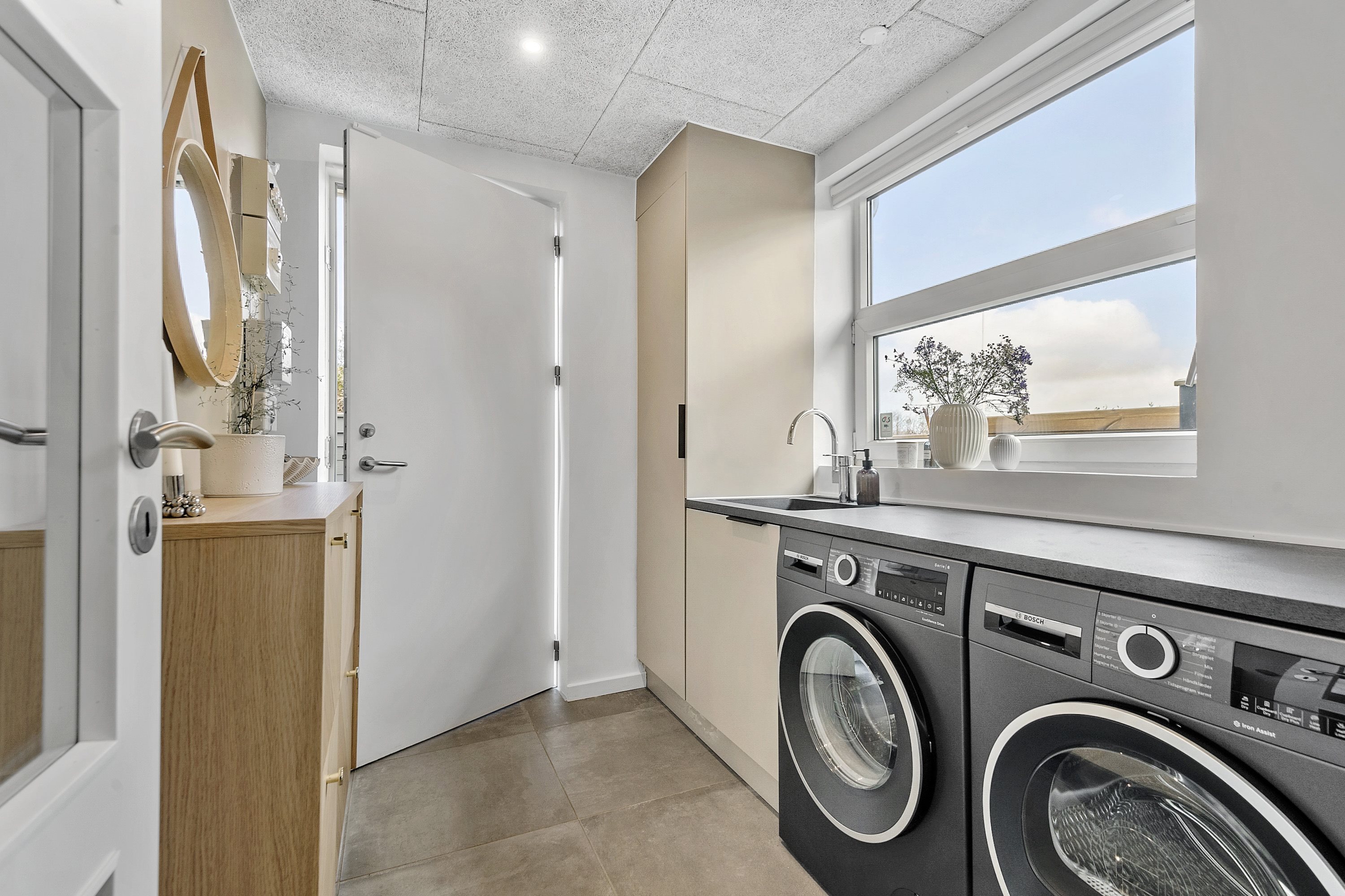 Fremhævet entré billede i fuldskærmstilstand. Billede af Præstevangen 19, Bryndum, 6715 Esbjerg N