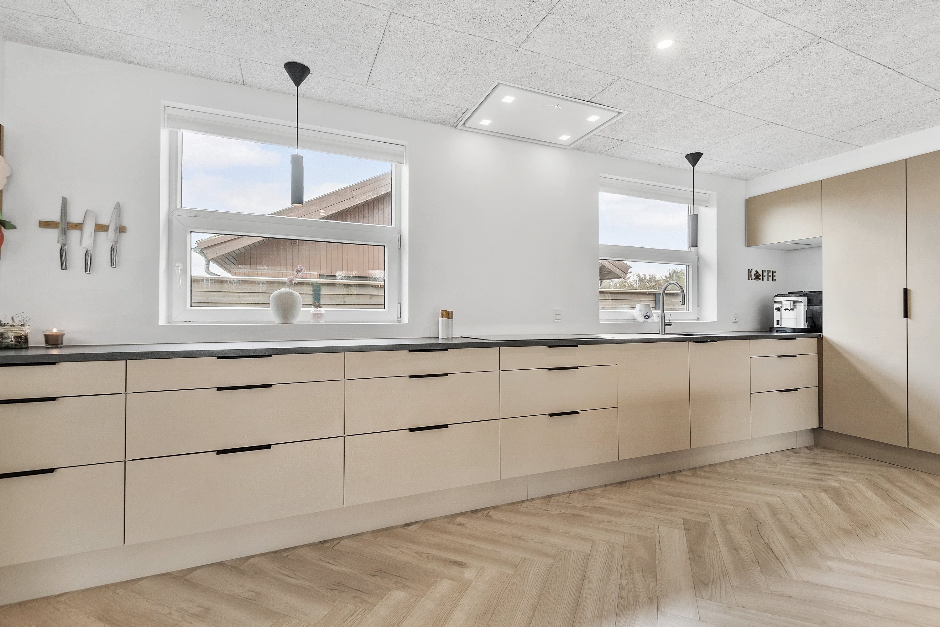 Fremhævet køkken billede i fuldskærmstilstand. Billede af Præstevangen 19, Bryndum, 6715 Esbjerg N